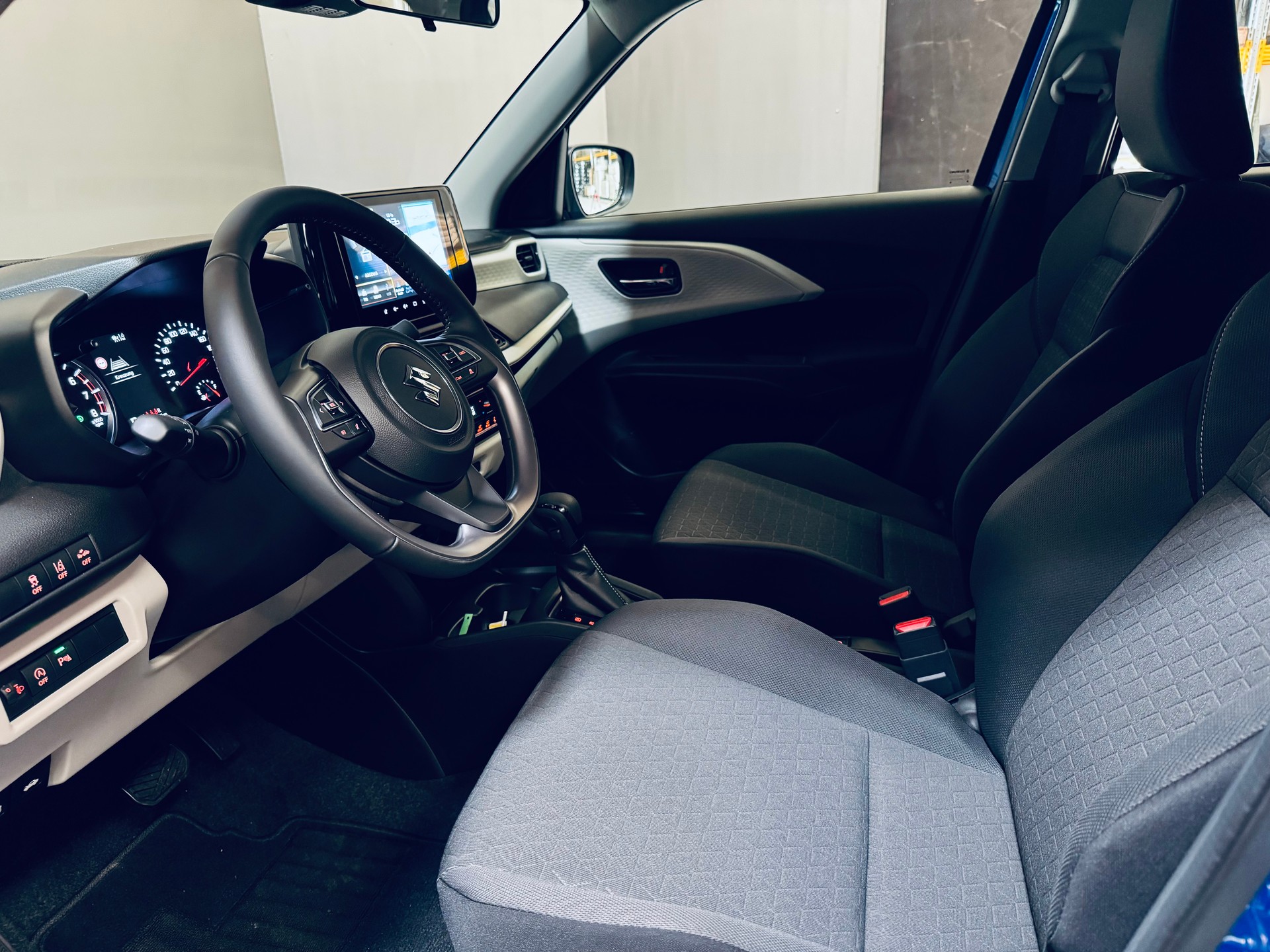 SUZUKI Swift 1.2 Compact Top Hybrid CVT-image-11