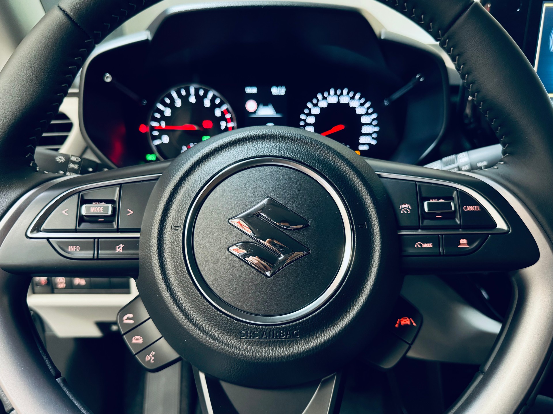 SUZUKI Swift 1.2 Compact Top Hybrid CVT-image-18