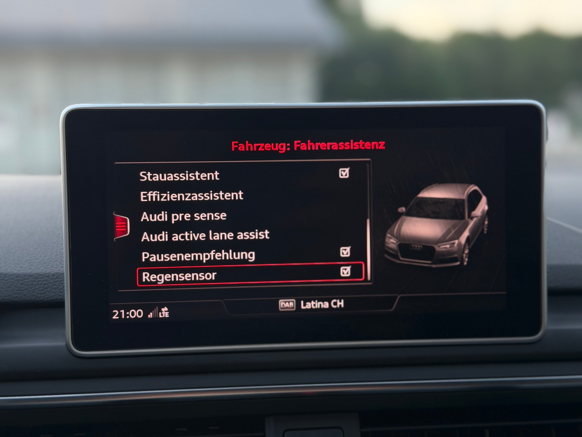 AUDI A4 Avant 2.0 TFSI Sport quattro S-tronic-image-21