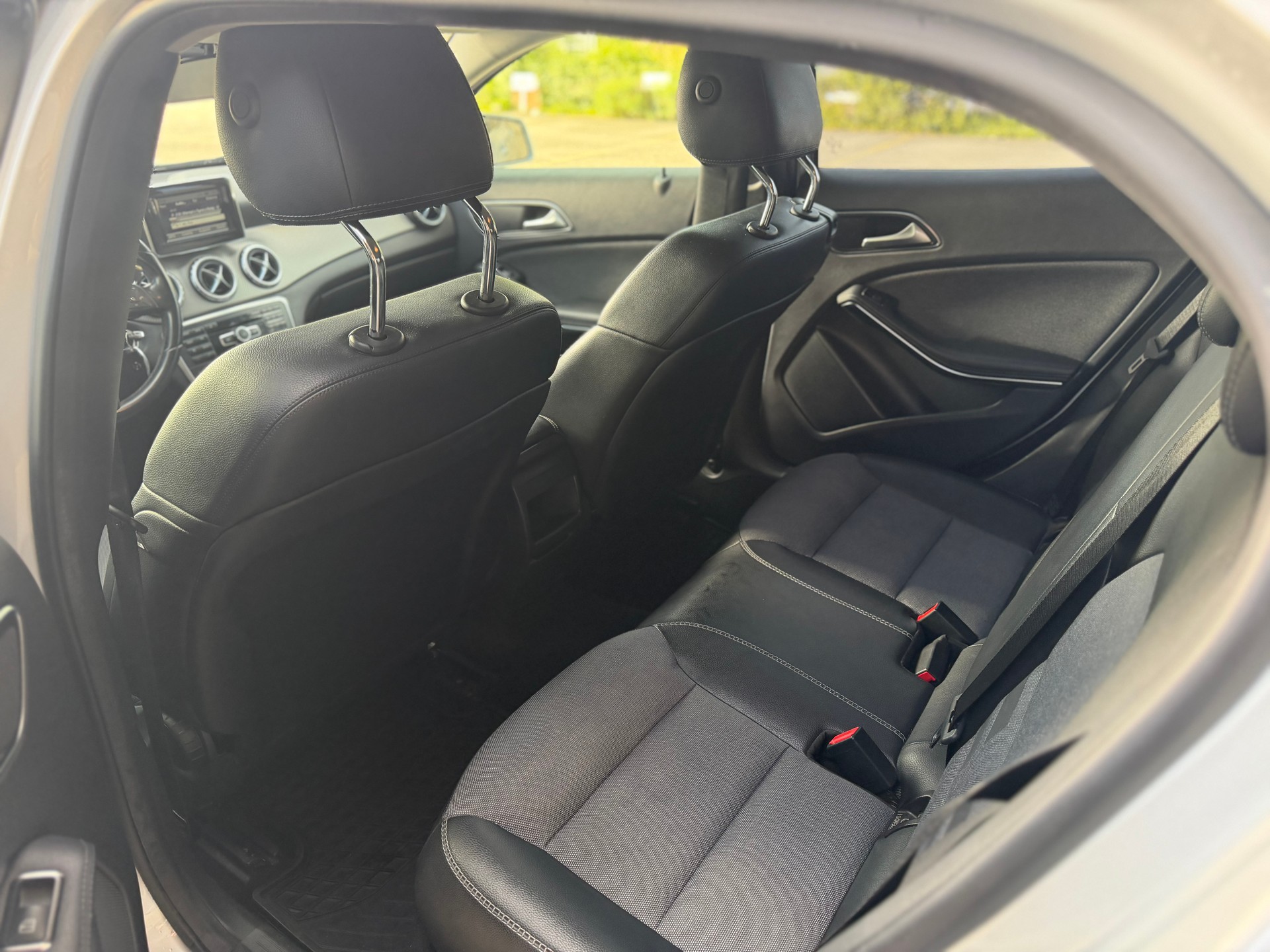 MERCEDES-BENZ GLA 200 CDI Urban 7G-DCT-image-9