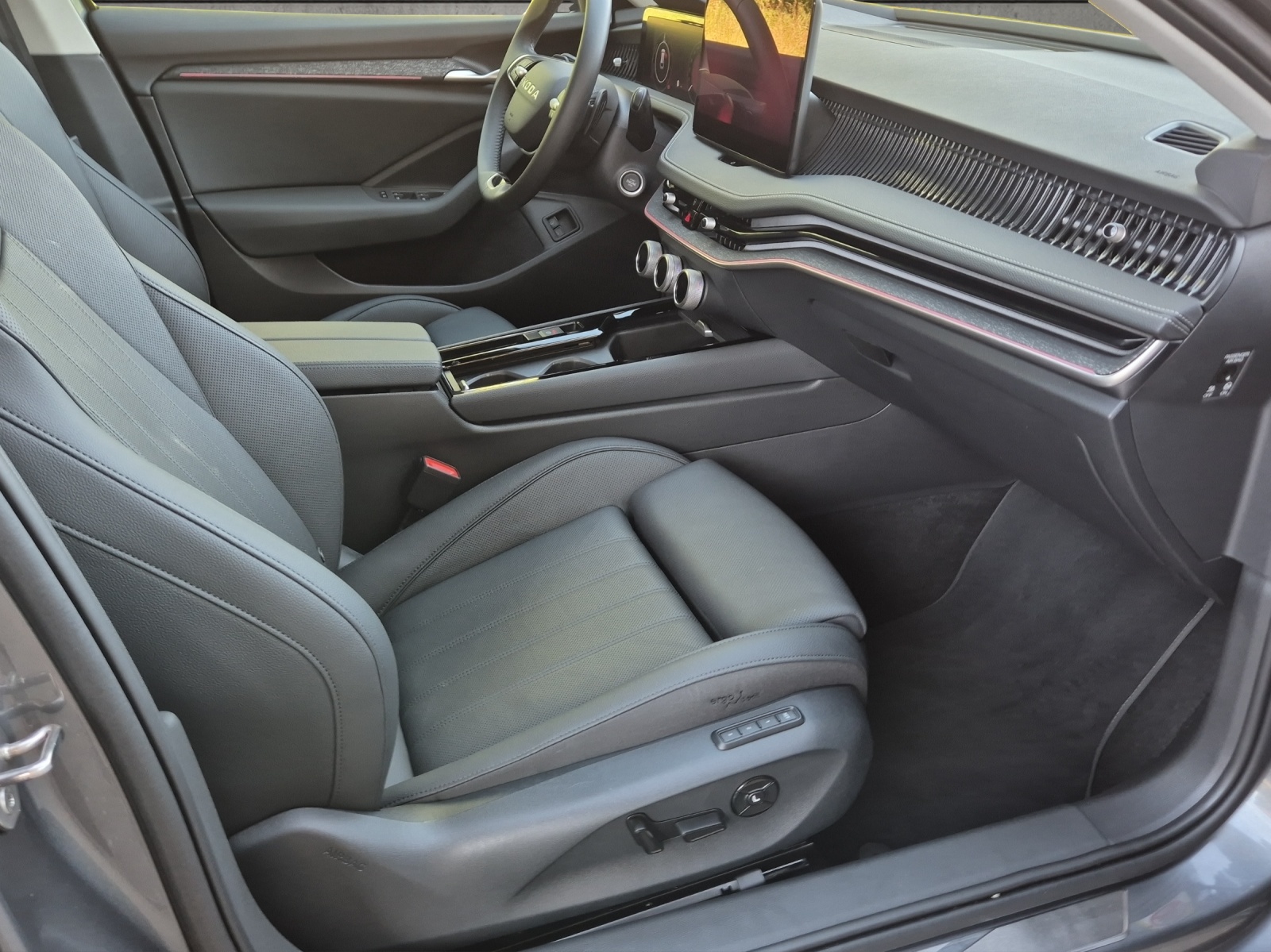 SKODA Superb Combi 1.5 TSI PHEV Selection DSG-image-15