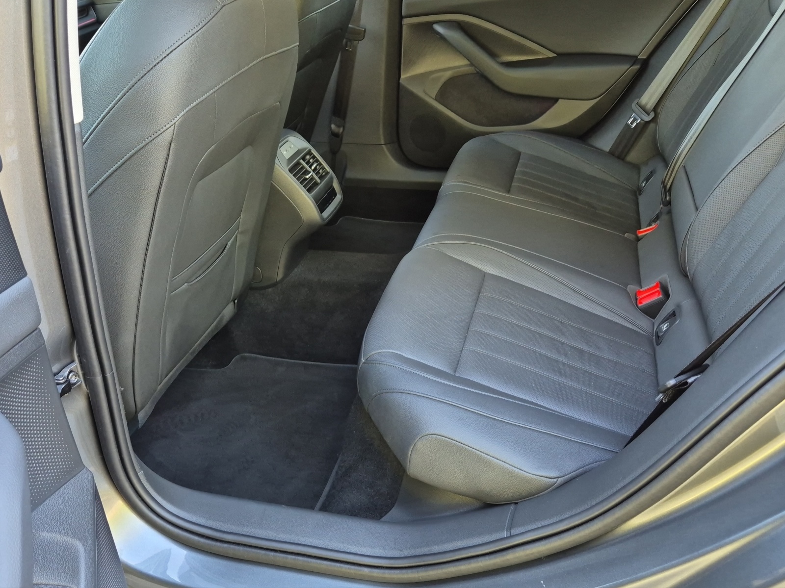 SKODA Superb Combi 1.5 TSI PHEV Selection DSG-image-9