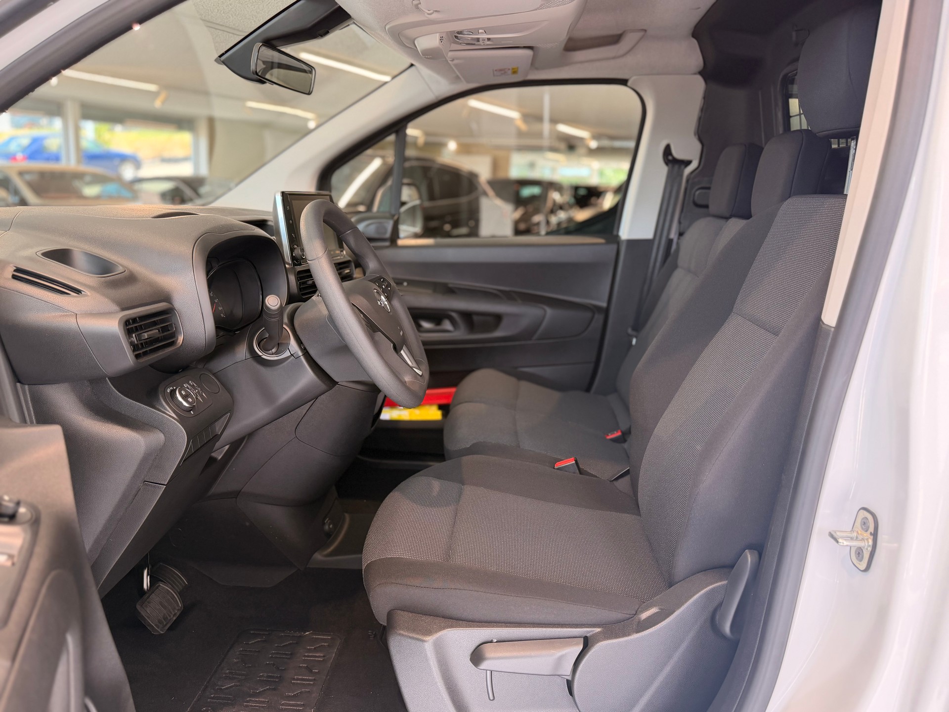 OPEL Combo-e Cargo Blitz-image-10