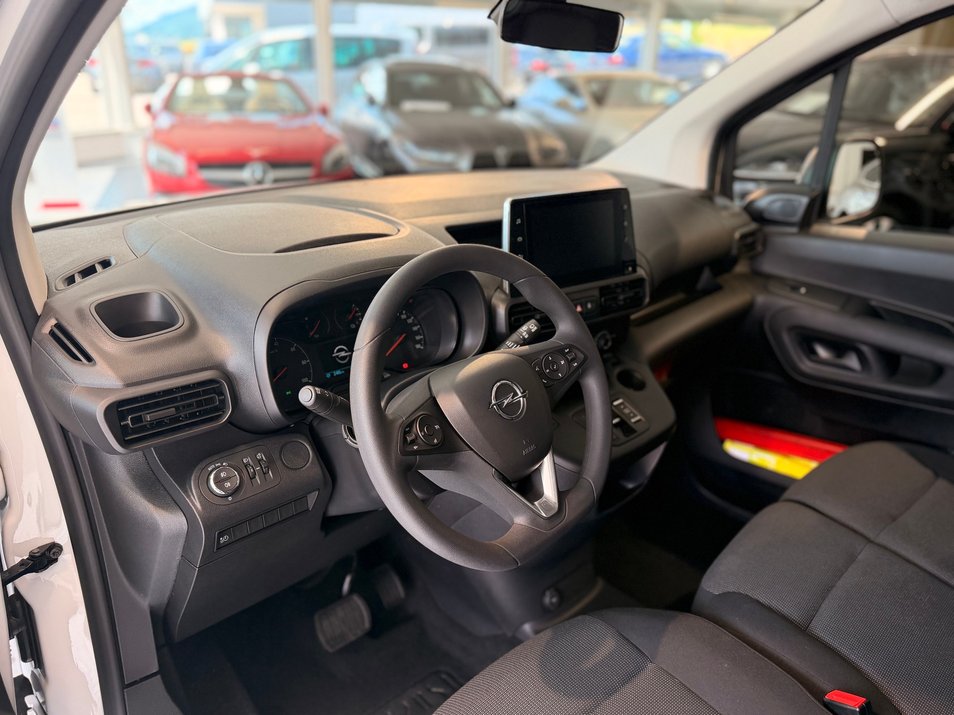 OPEL Combo-e Cargo Blitz-image-9