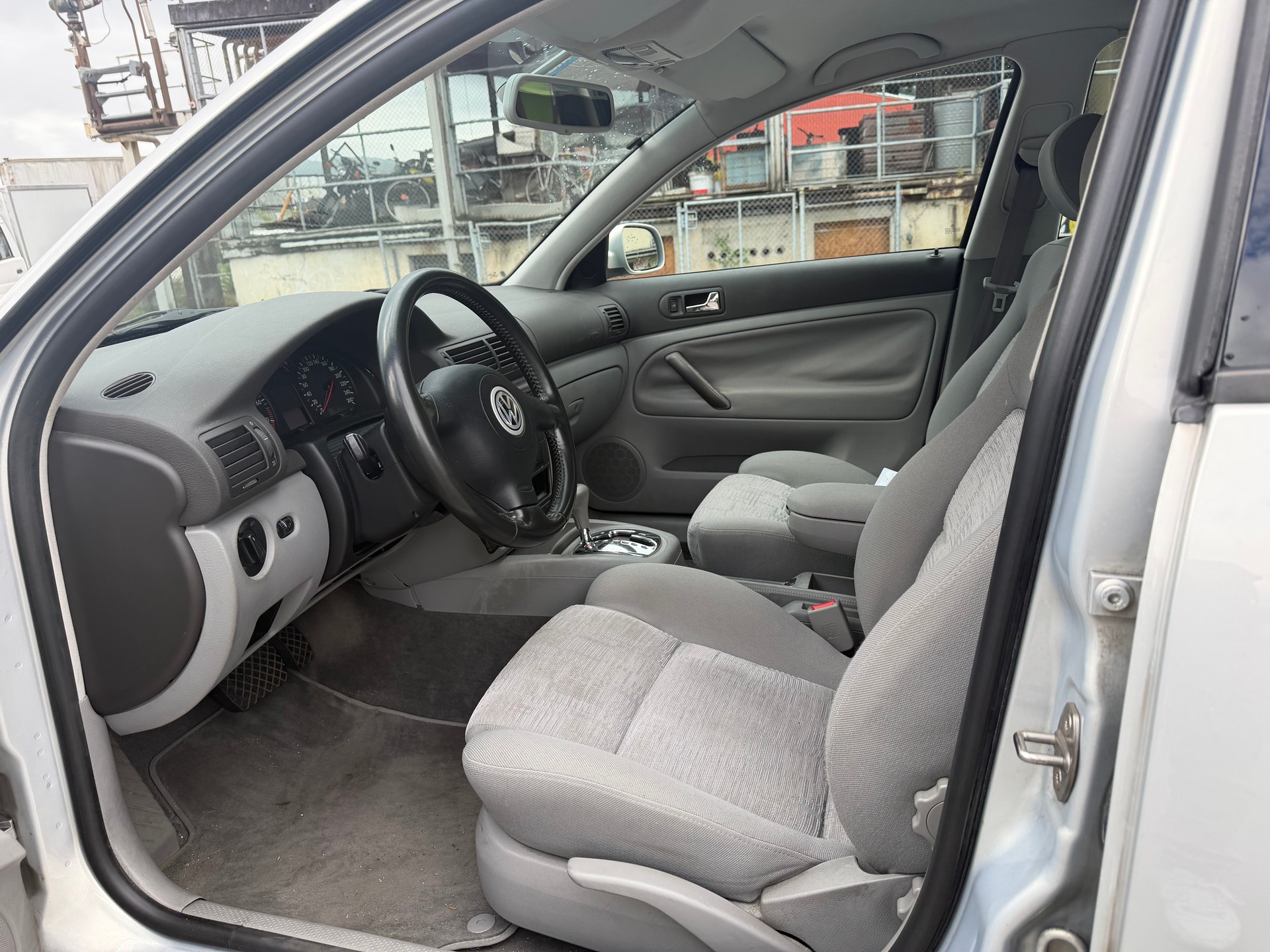 VW Passat 1.8 T Highline-image-8