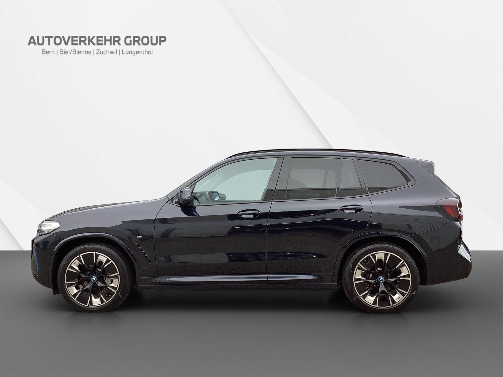 BMW iX3 Impressive-showroom-element-2
