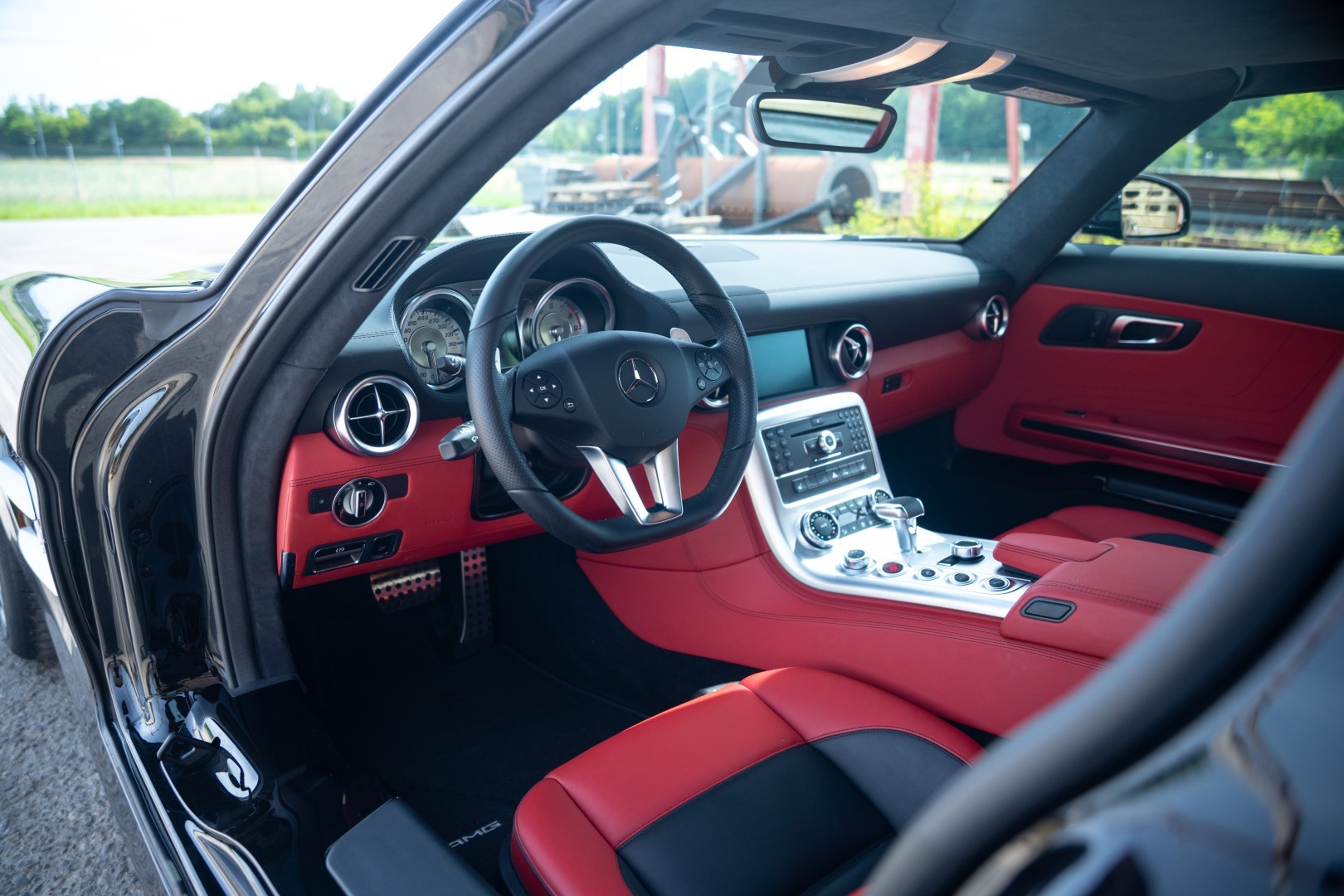 MERCEDES-BENZ SLS 63 AMG Speedshift-image-9