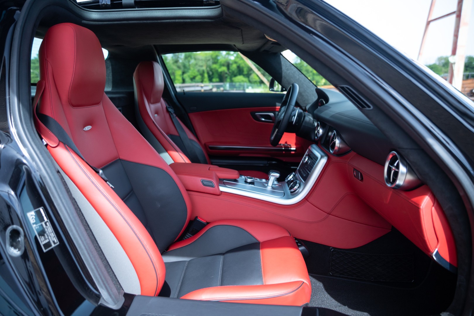 MERCEDES-BENZ SLS 63 AMG Speedshift-image-12