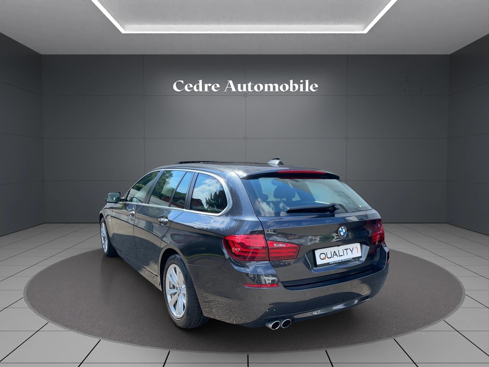 BMW 530d Touring xDrive Steptronic-showroom-element-3