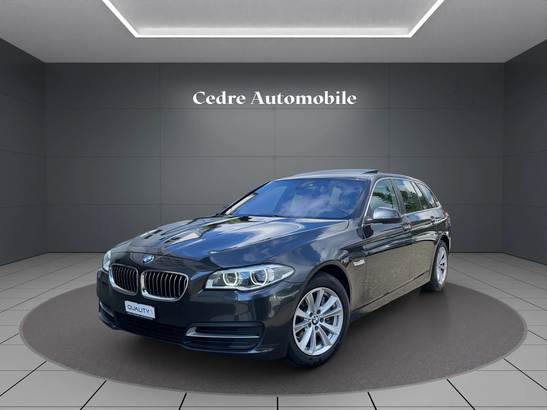 BMW 530d Touring xDrive Steptronic-showroom-element-1