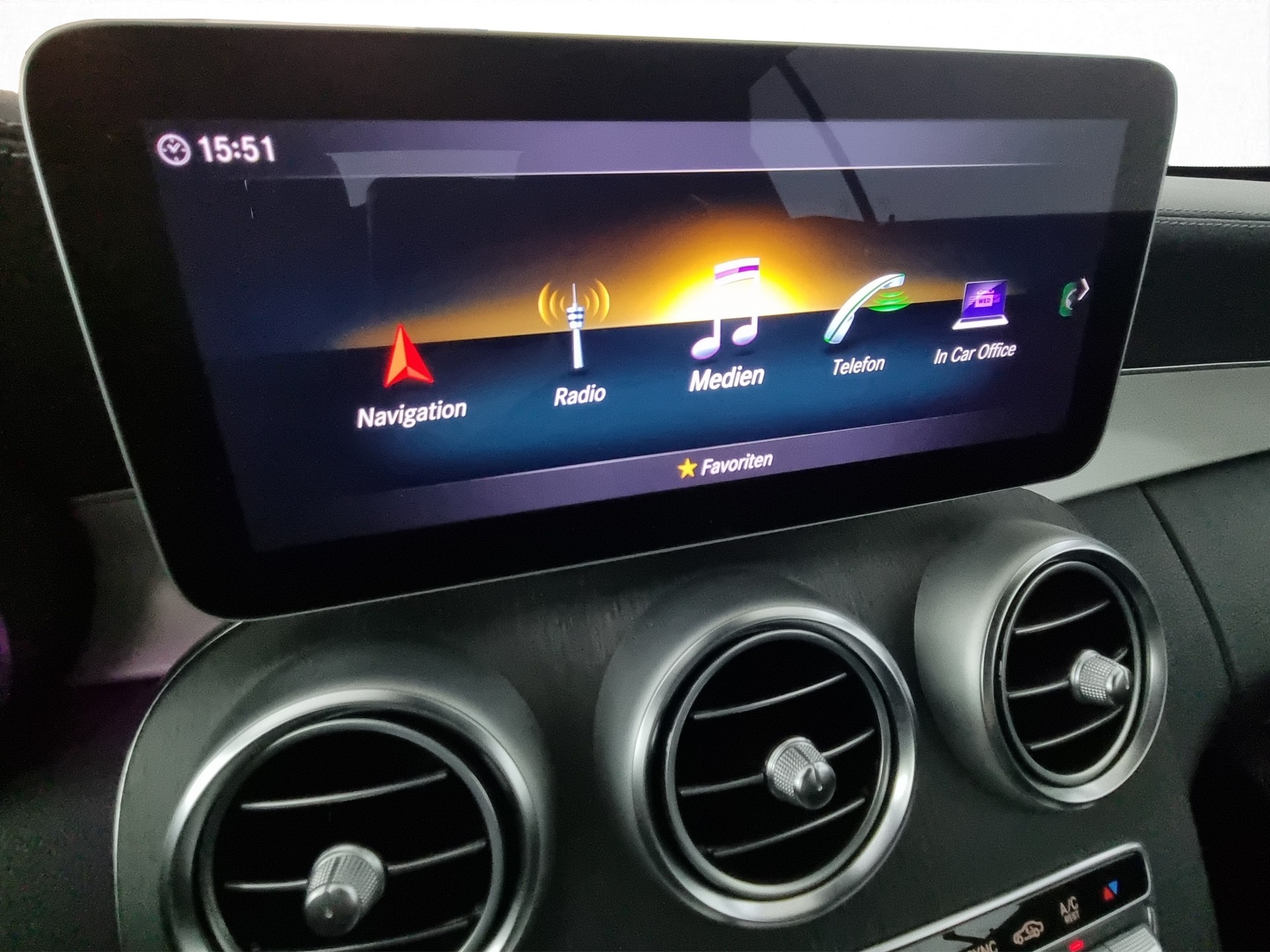 MERCEDES-BENZ C 200 AMG Line 4matic Cabriolet-image-15