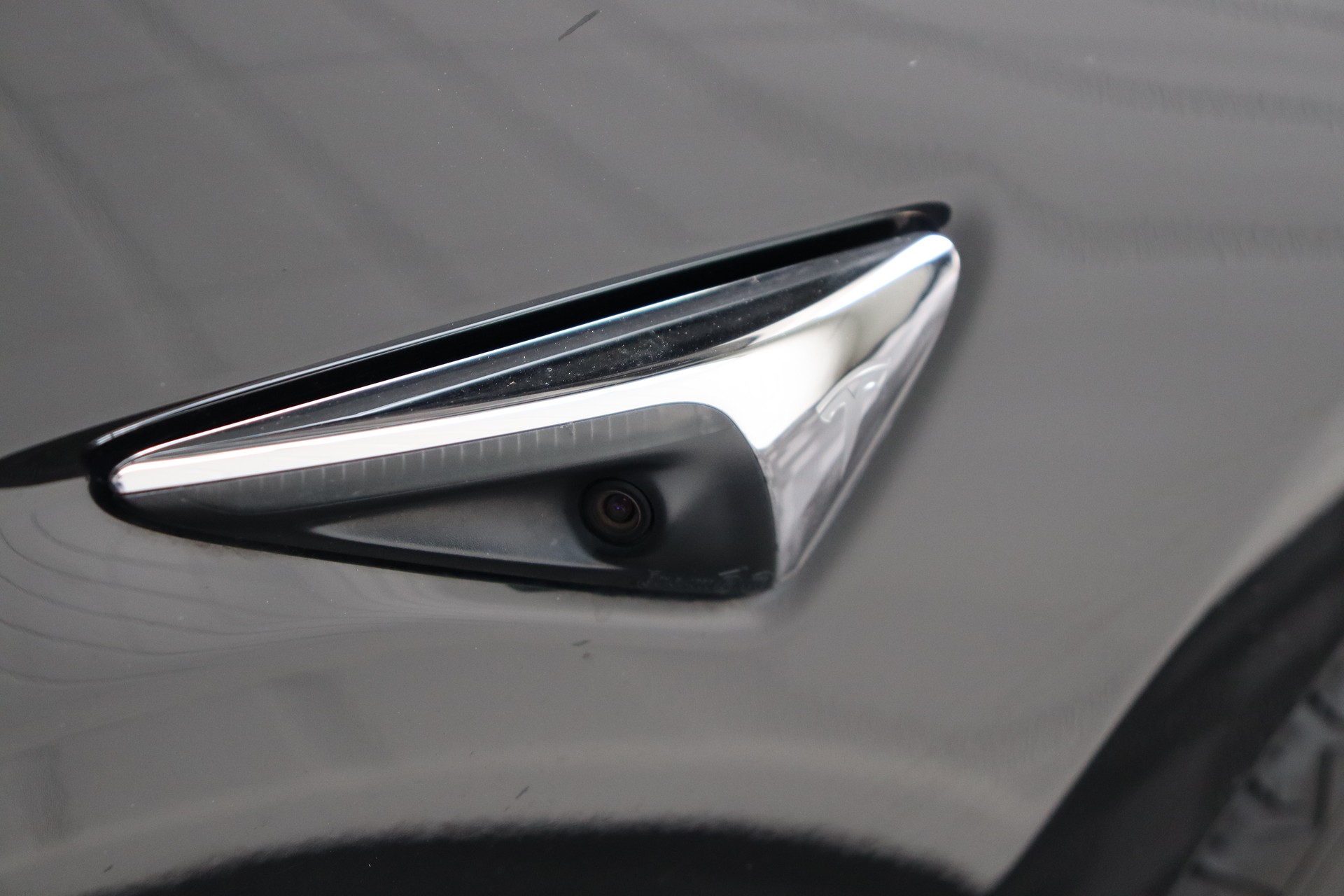 TESLA Model 3 Long Range Dual Motor AWD-showroom-element-3