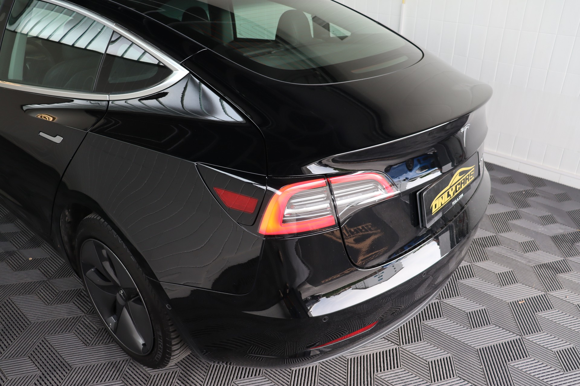 TESLA Model 3 Long Range Dual Motor AWD-image-8