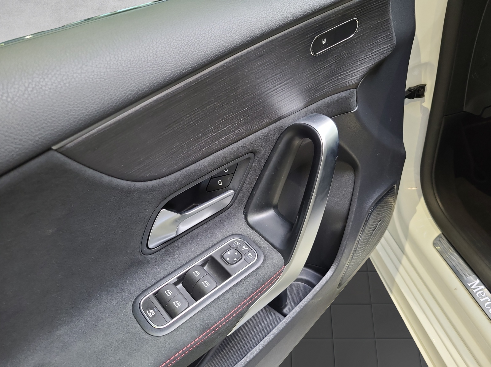 MERCEDES-BENZ A 250 4Matic AMG Line 4Matic 7G-DCT-image-8