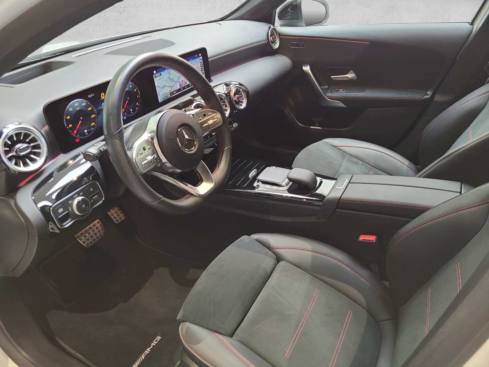 MERCEDES-BENZ A 250 4Matic AMG Line 4Matic 7G-DCT-image-6