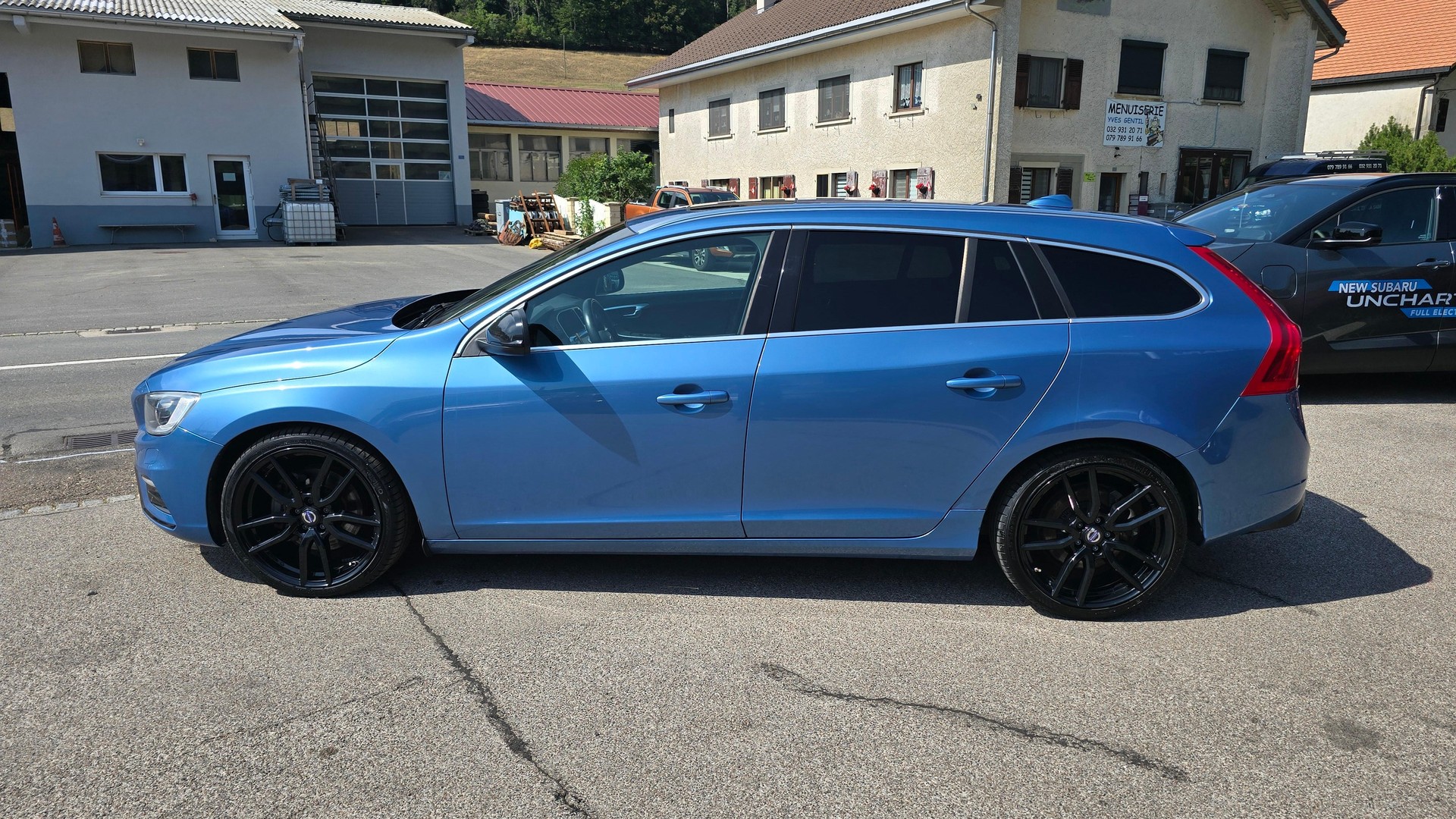 VOLVO V60 2.0 T6 Mome. R-Design AWD S/S-image-7