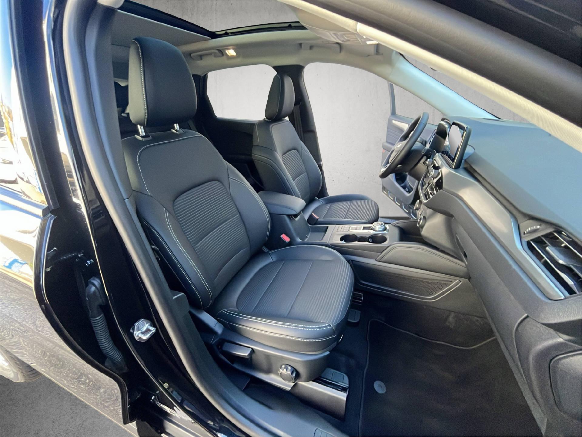 FORD Kuga 2.5 Hybrid Titanium X 4x4-image-18