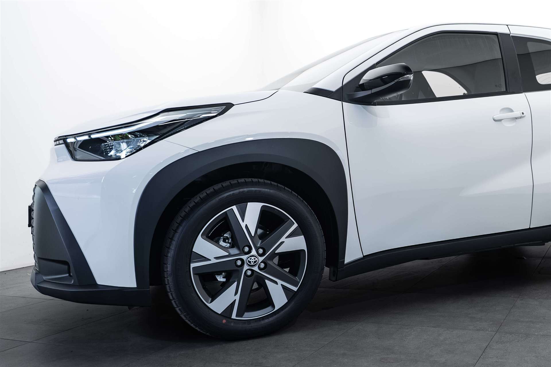 TOYOTA TOYOTA Aygo X 1.5 Comfort NEUES MODELL e-CVT Automat-showroom-element-1