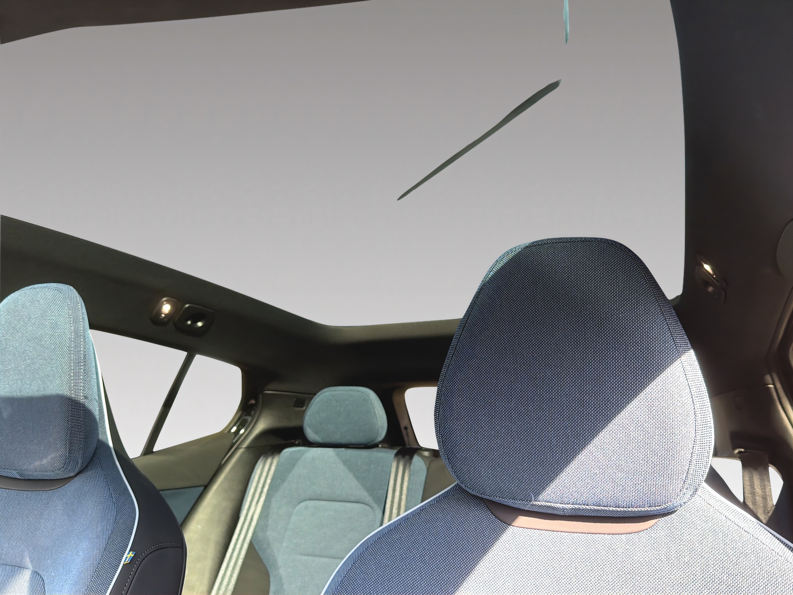 VOLVO EX30 E60 69kWh Twin Ultra-image-14