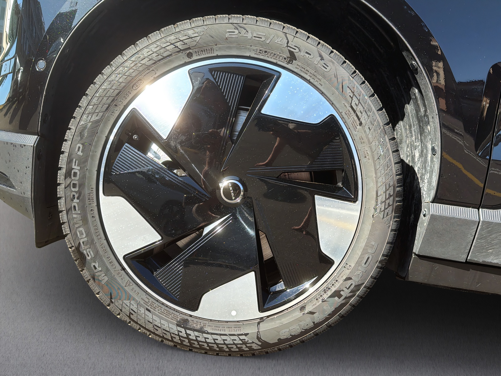 VOLVO EX30 E60 69kWh Twin Ultra-image-5