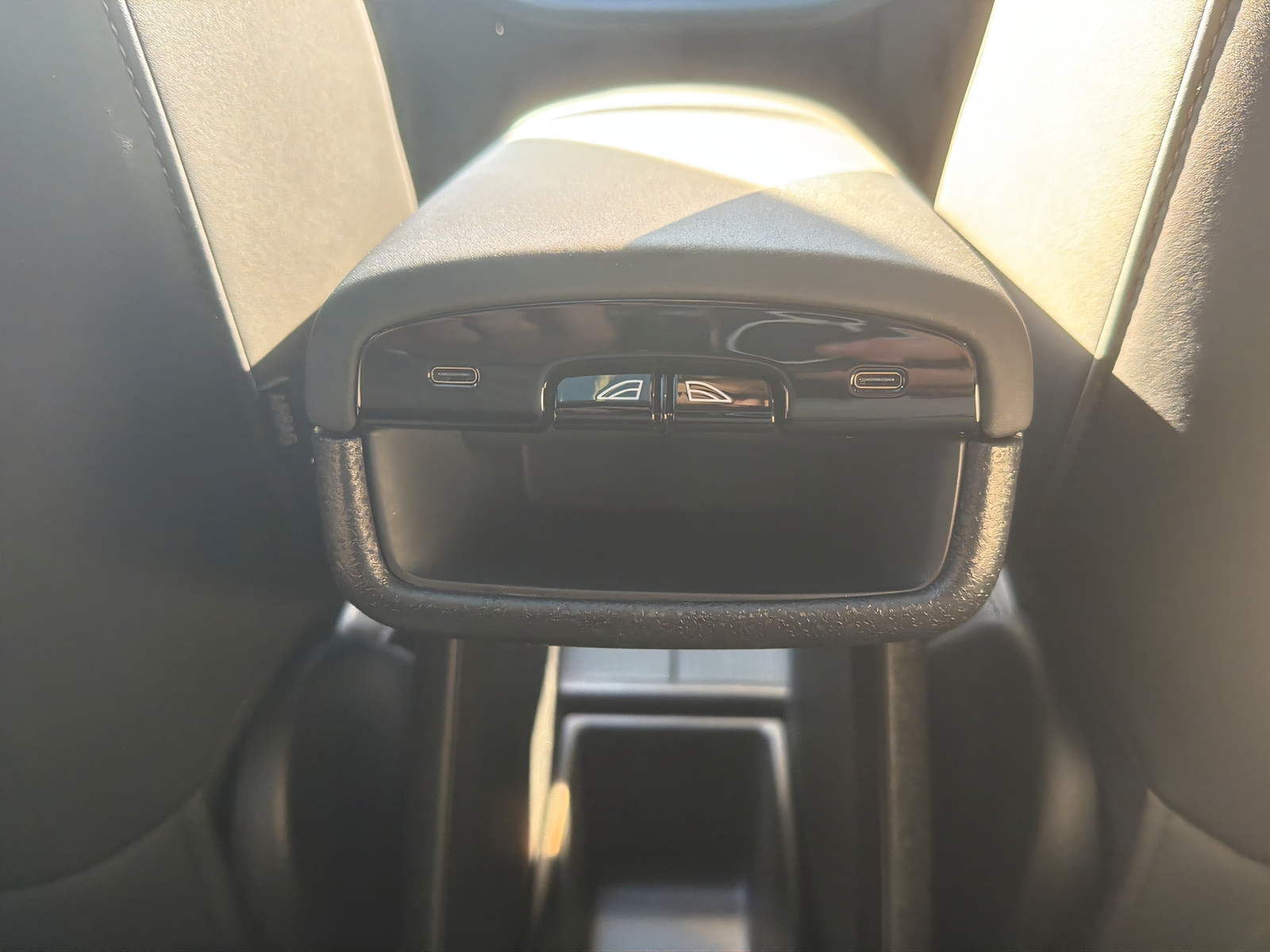 VOLVO EX30 E60 69kWh Twin Ultra-image-16
