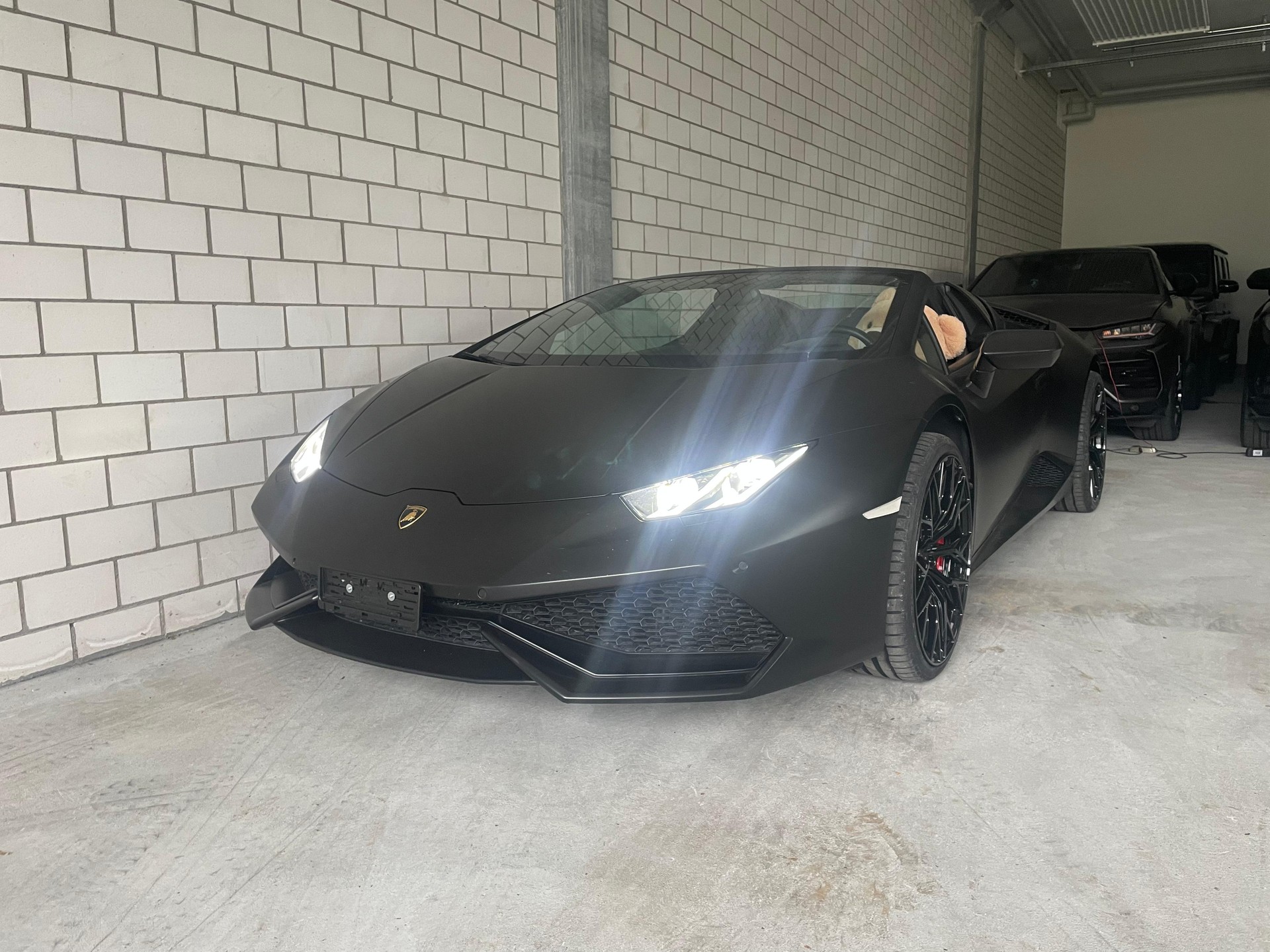 LAMBORGHINI Huracan Spyder DCT RWD Full Carbon + Capristo-showroom-element-1