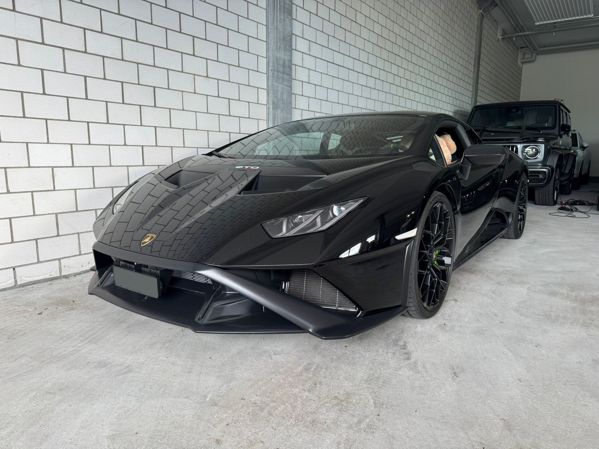 LAMBORGHINI Huracan STO Coupé DCT RWD Full Carbon-showroom-element-1