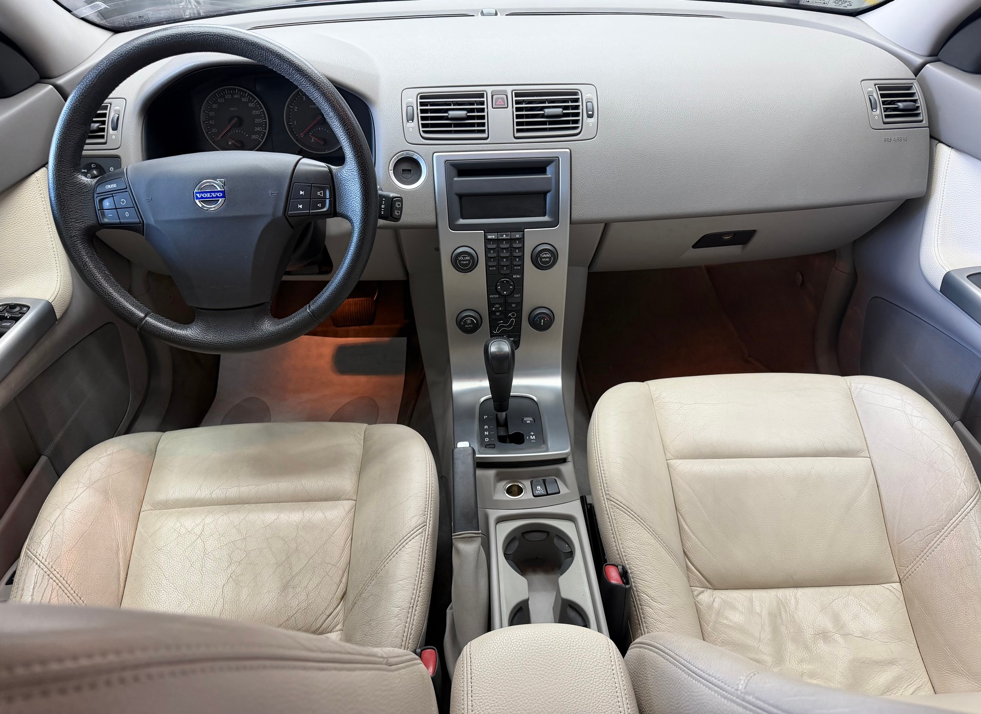 VOLVO V50 T5 AWD Summum-showroom-element-3