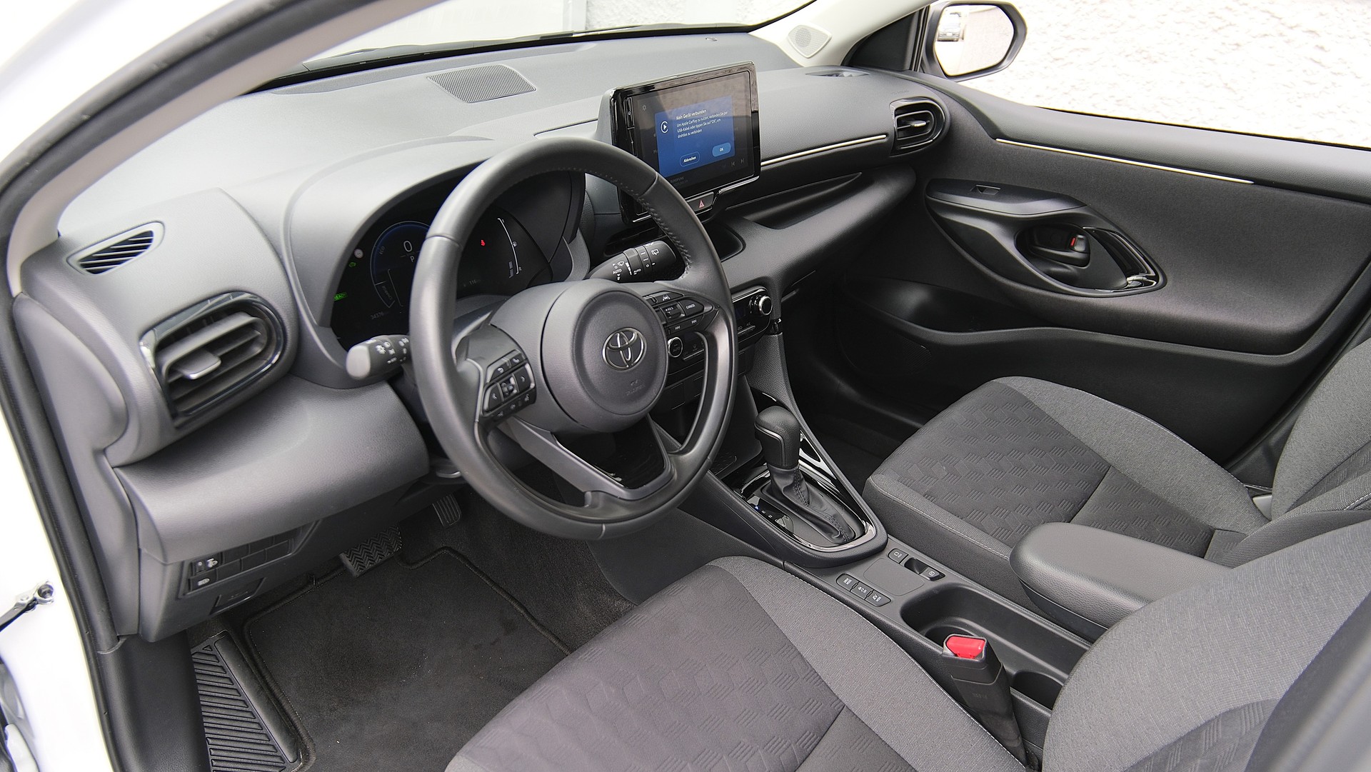 TOYOTA Yaris 1.5 Trend e-CVT-showroom-element-2