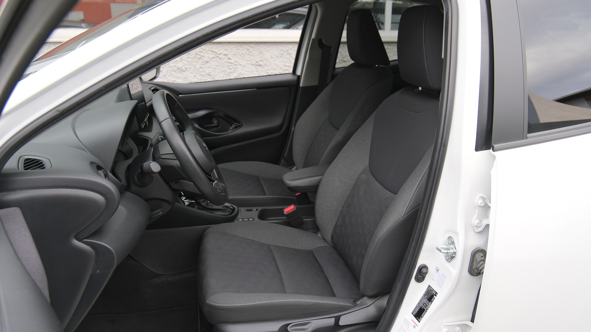 TOYOTA Yaris 1.5 Trend e-CVT-showroom-element-3