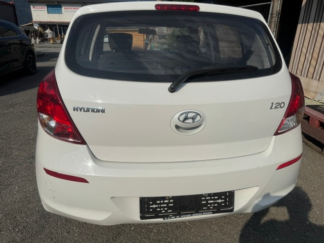 HYUNDAI i20 1.2 Comfort-image-6
