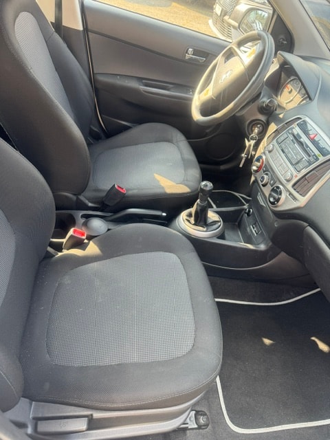 HYUNDAI i20 1.2 Comfort-image-4