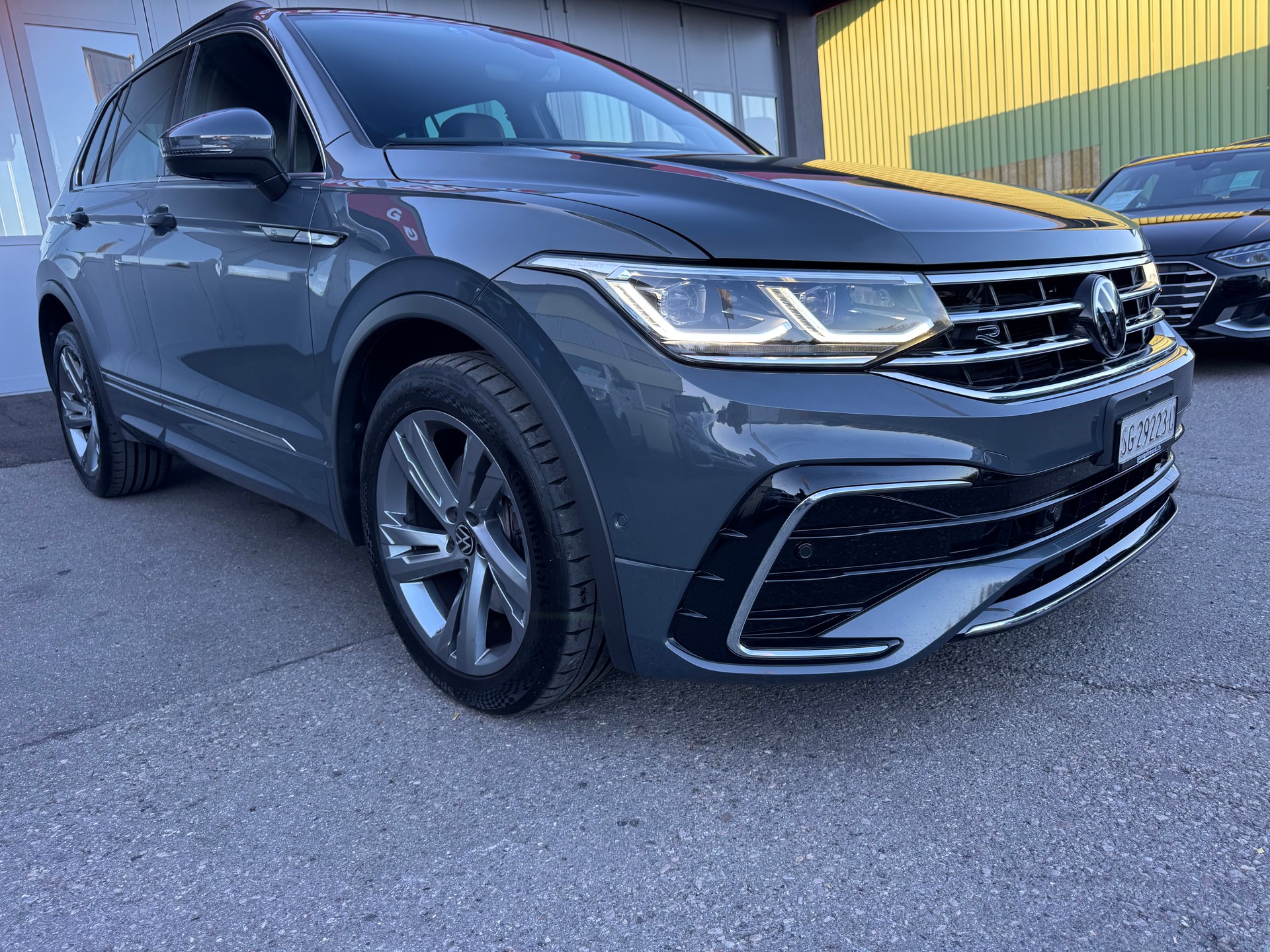 VW Tiguan 2.0TSI R-Line 4Motion DSG-showroom-element-1