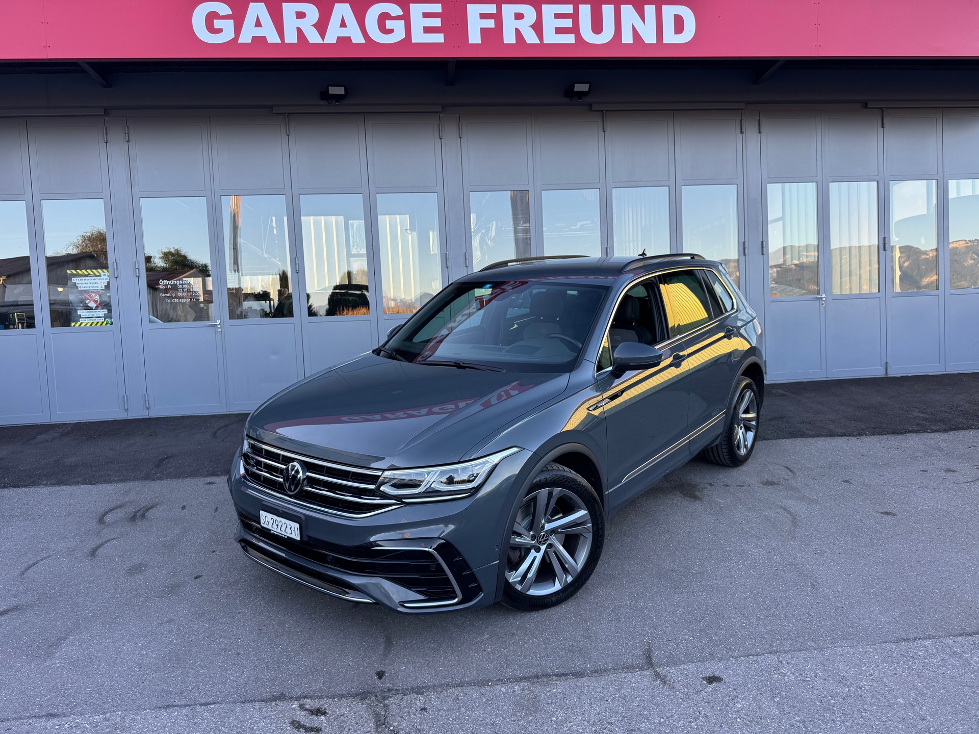 VW Tiguan 2.0TSI R-Line 4Motion DSG-showroom-element-3