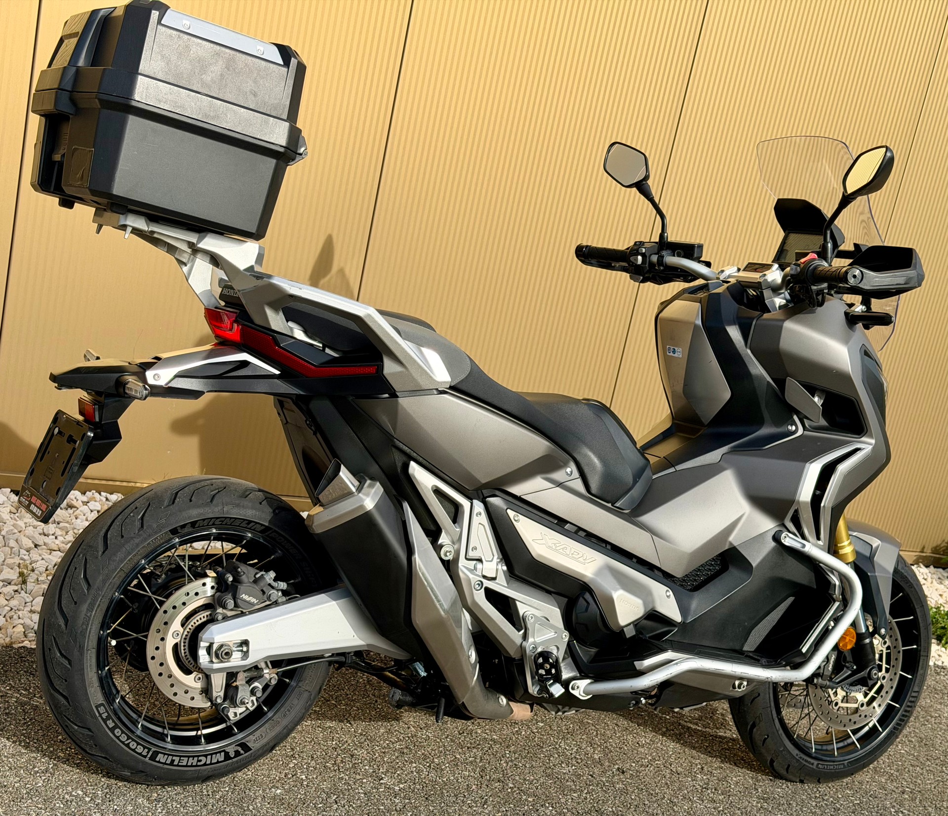 HONDA X-ADV 750 ABS-image-4
