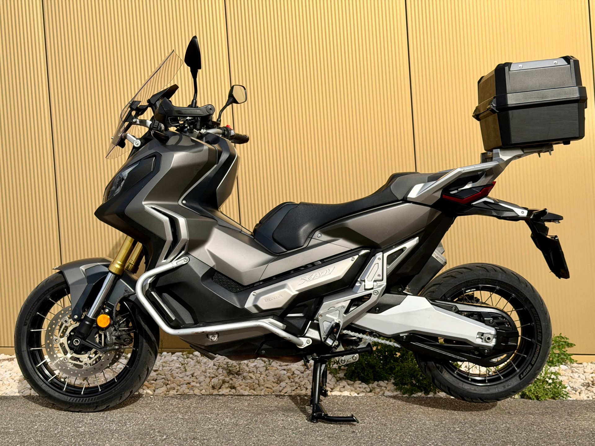 HONDA X-ADV 750 ABS-image-10