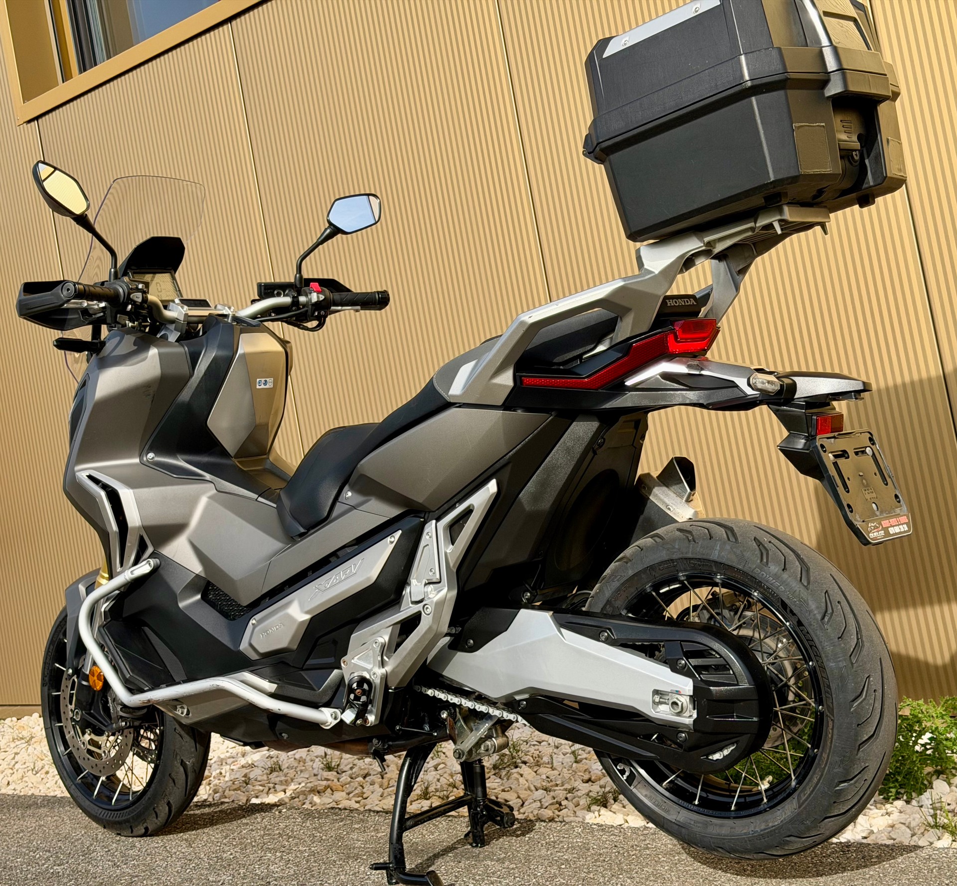 HONDA X-ADV 750 ABS-image-11