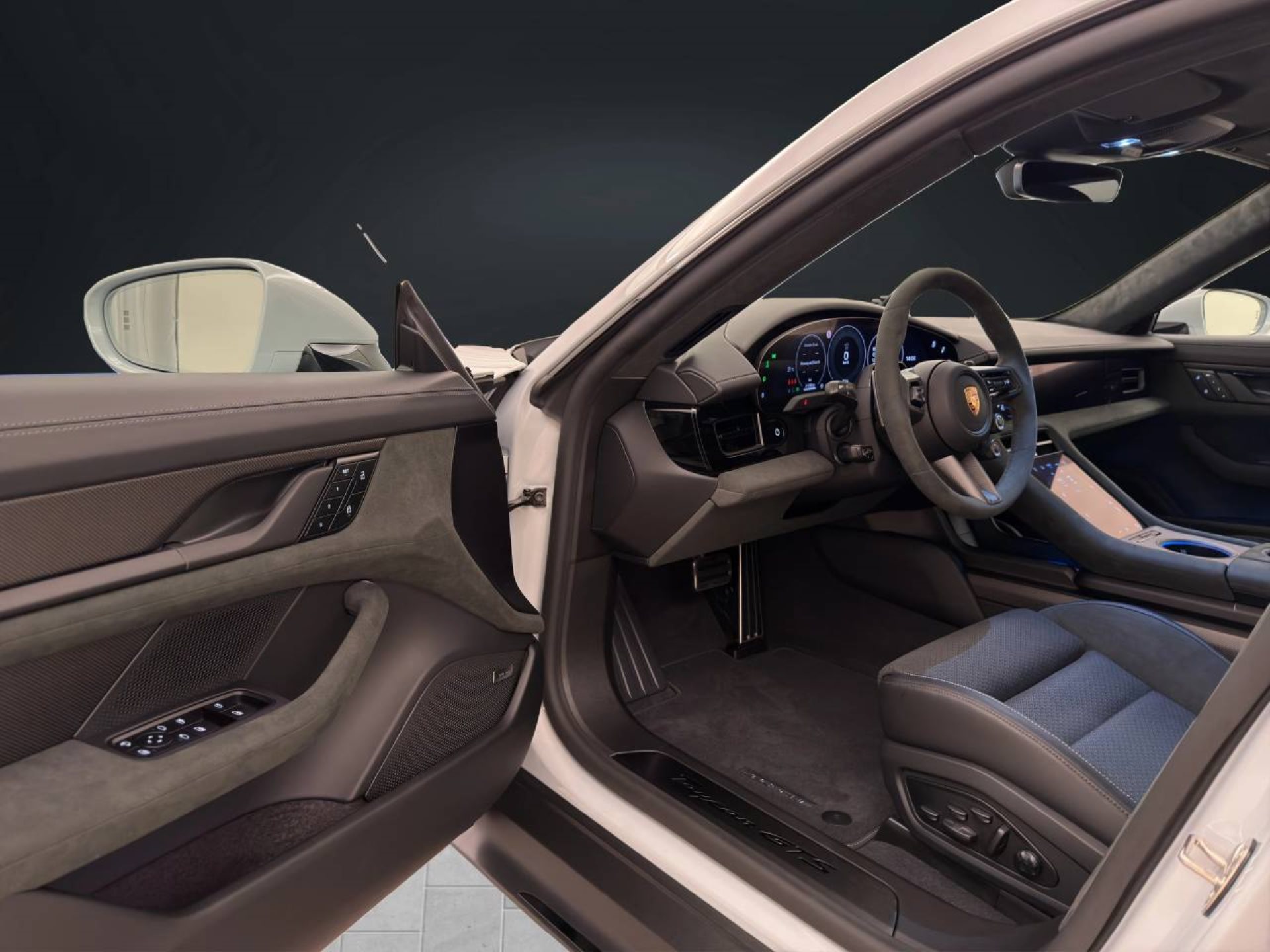 PORSCHE Taycan GTS Sport Turismo-showroom-element-3