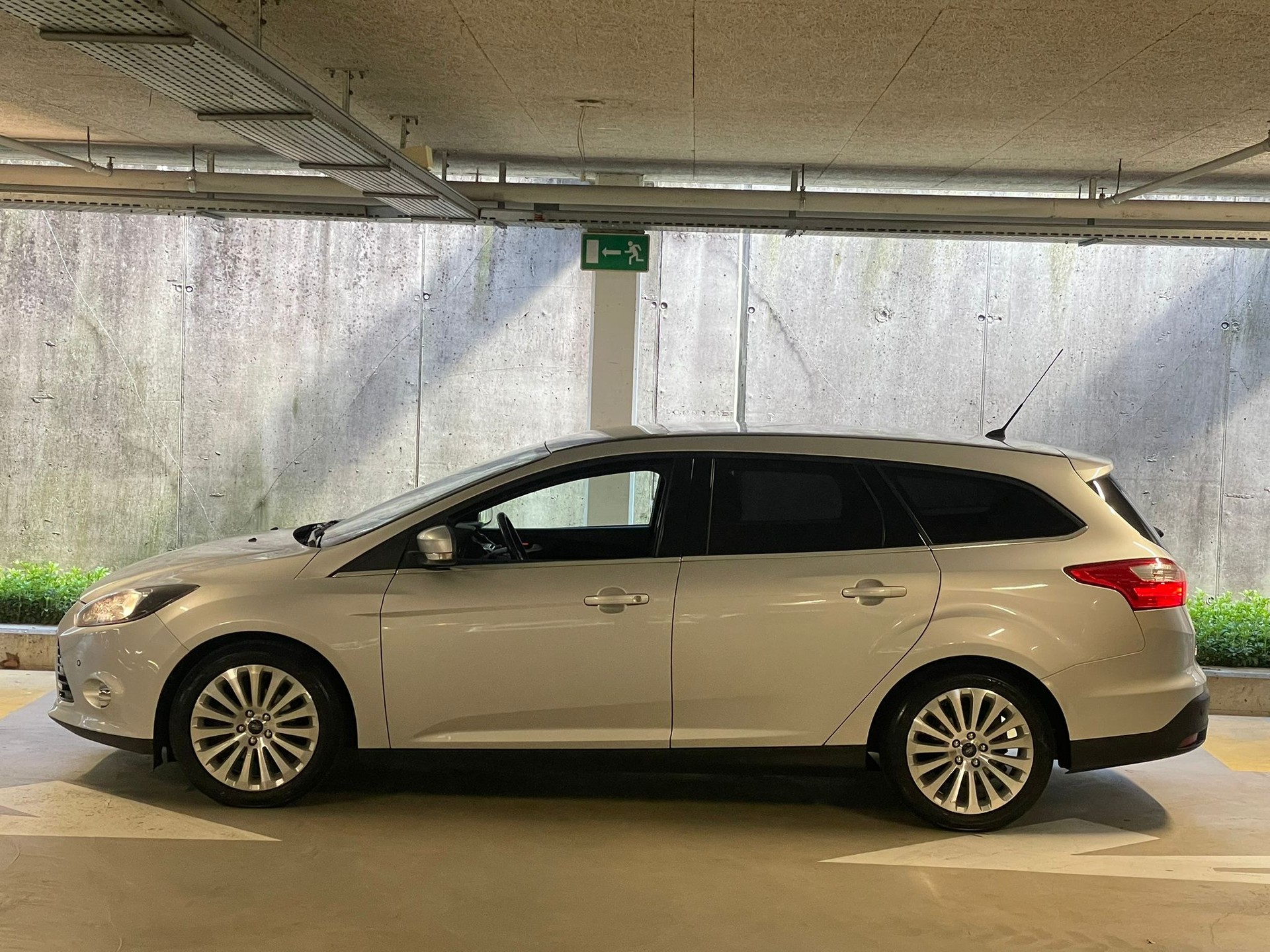 FORD Focus 1.6i VCT Titanium-showroom-element-2