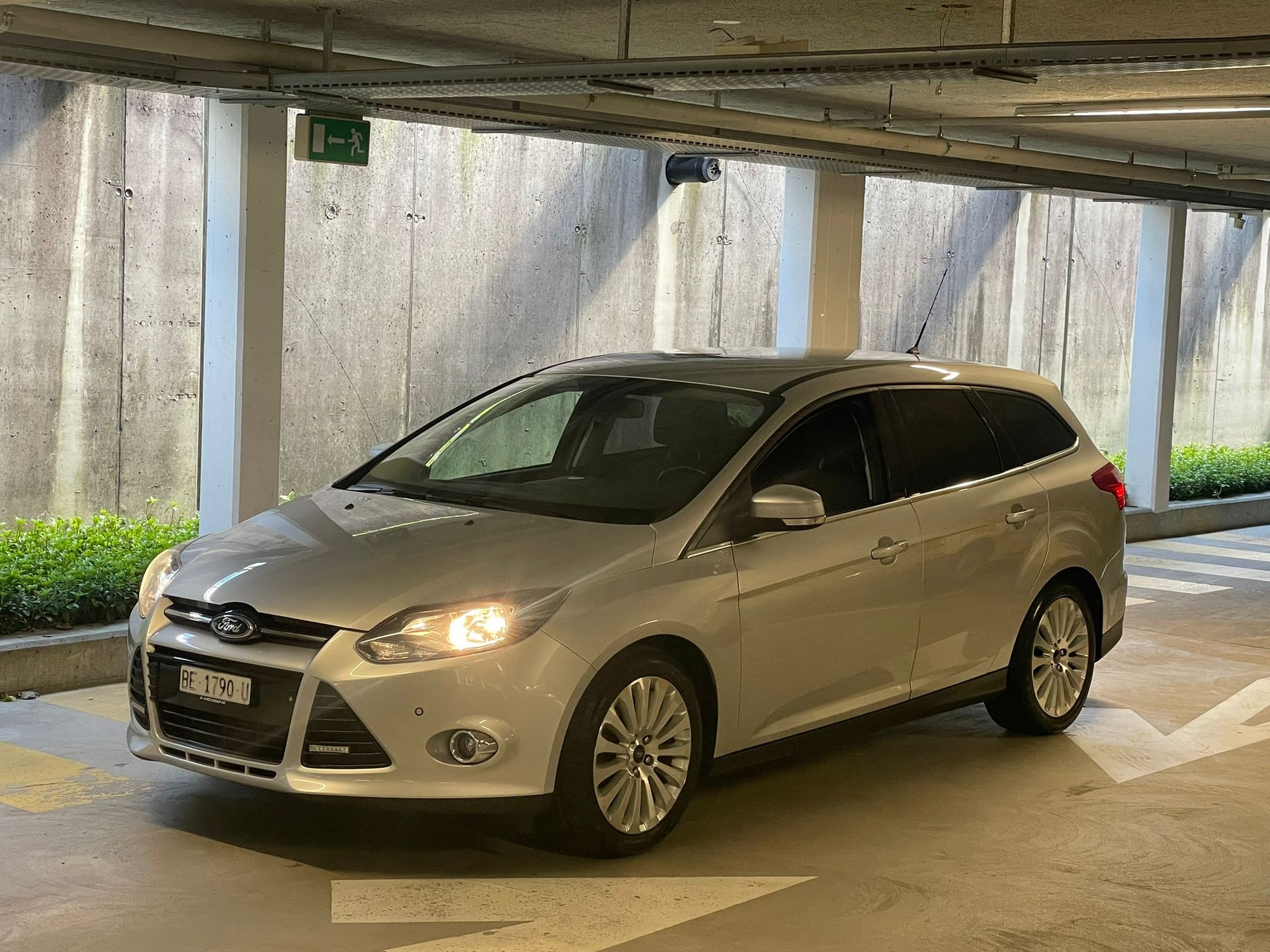 FORD Focus 1.6i VCT Titanium-showroom-element-1