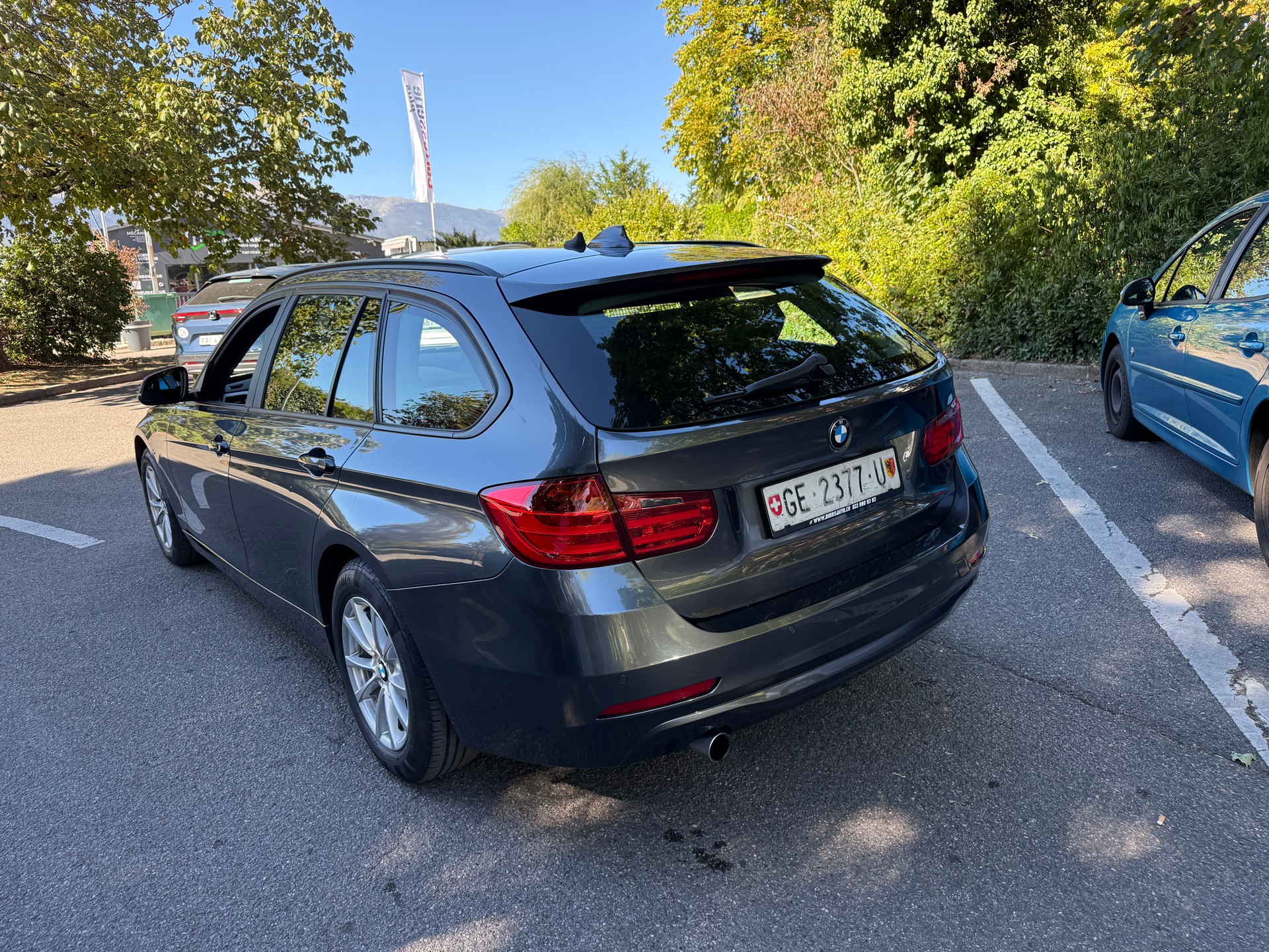 BMW 320d xDrive Touring Modern Line Steptronic-image-5