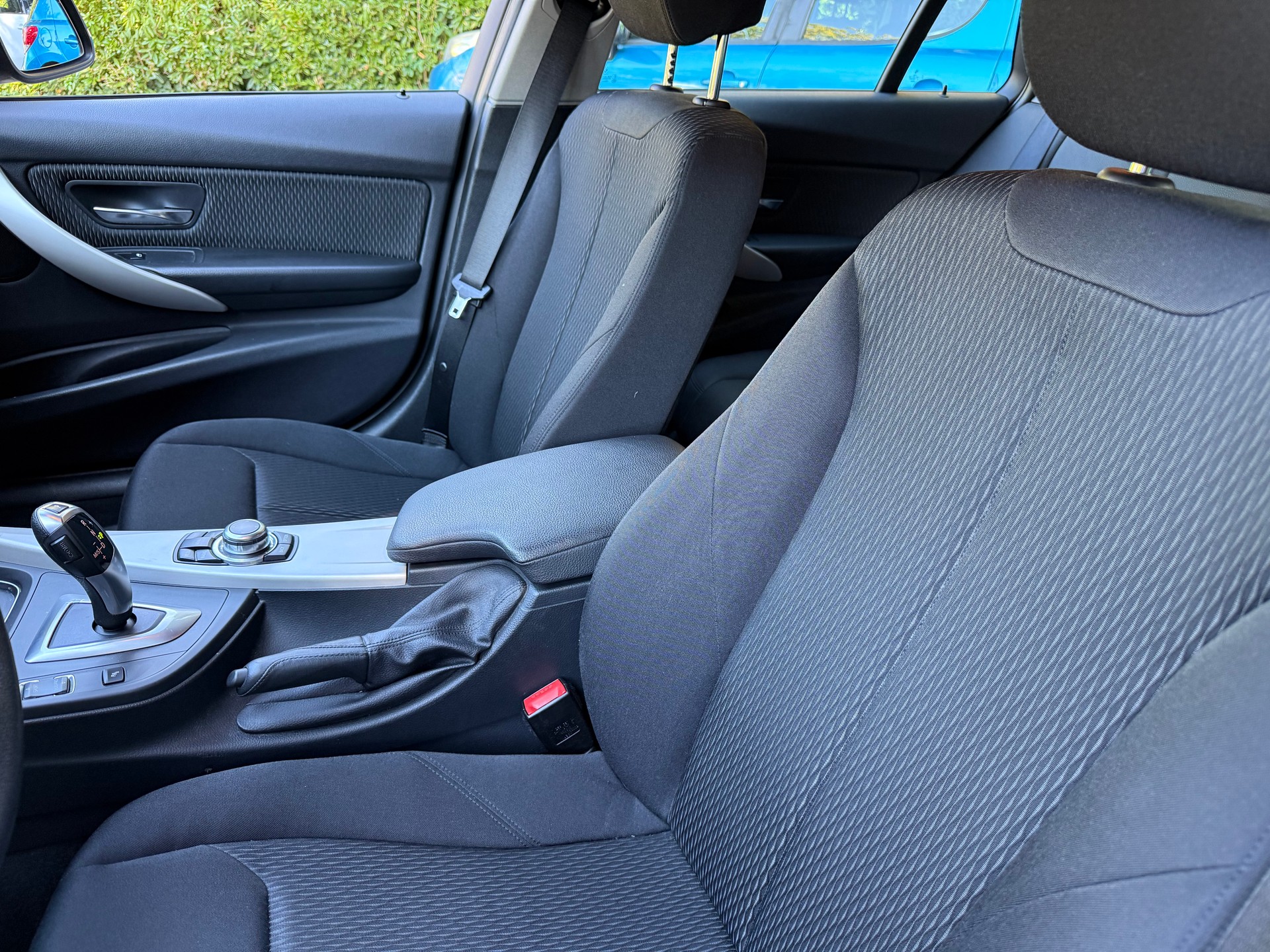 BMW 320d xDrive Touring Modern Line Steptronic-image-8
