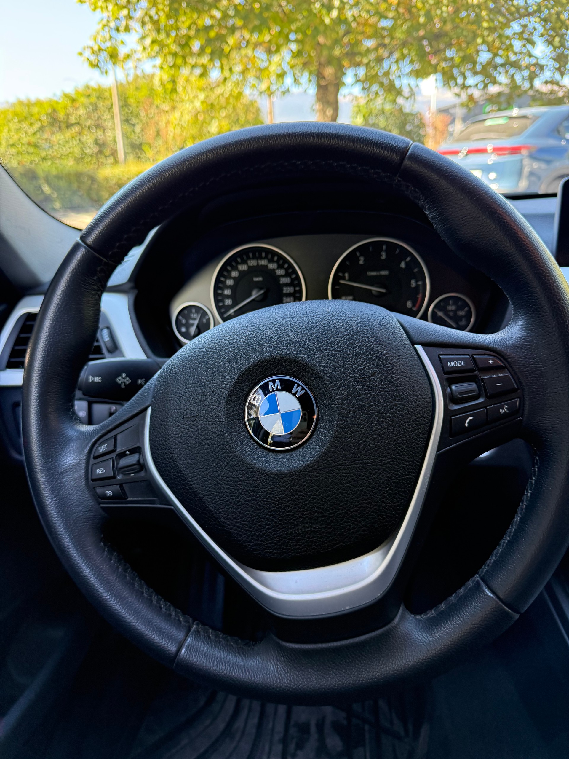 BMW 320d xDrive Touring Modern Line Steptronic-image-9