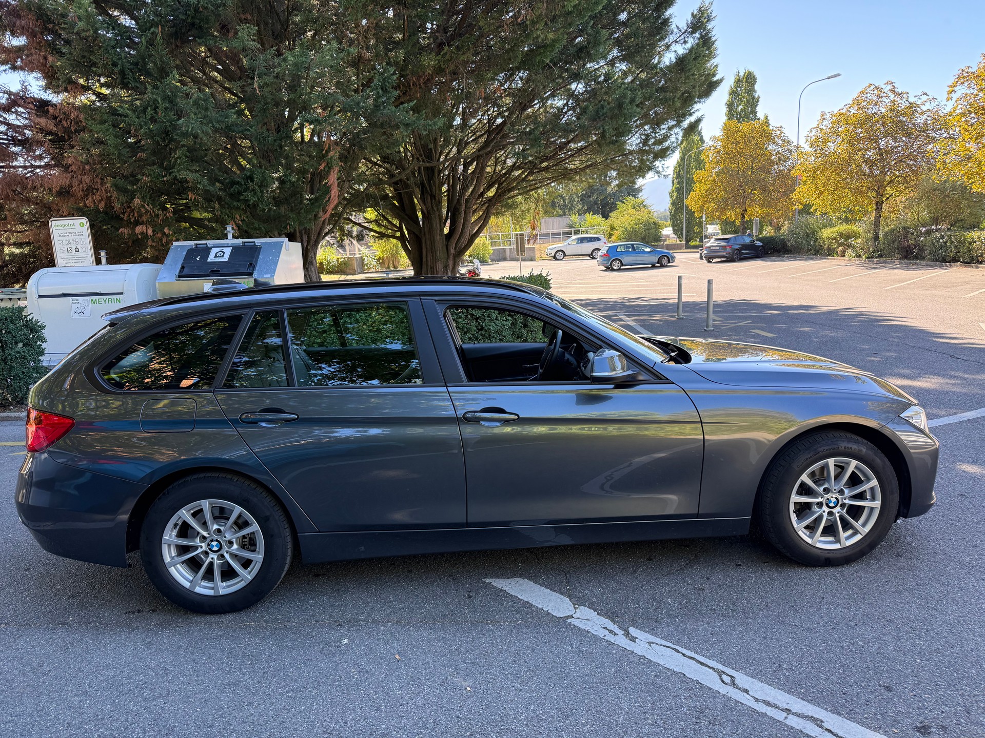 BMW 320d xDrive Touring Modern Line Steptronic-showroom-element-3