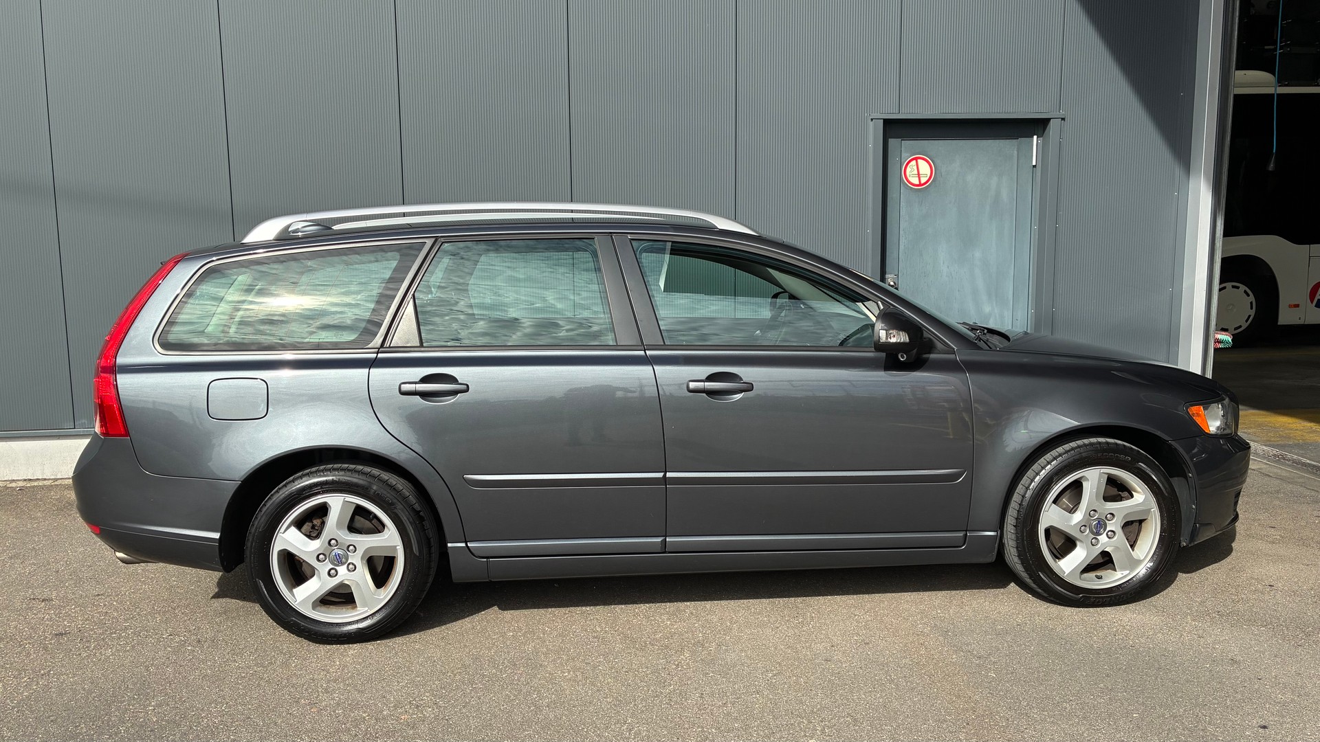 VOLVO V50 D3 Business Pro Edition Geartronic-image-2