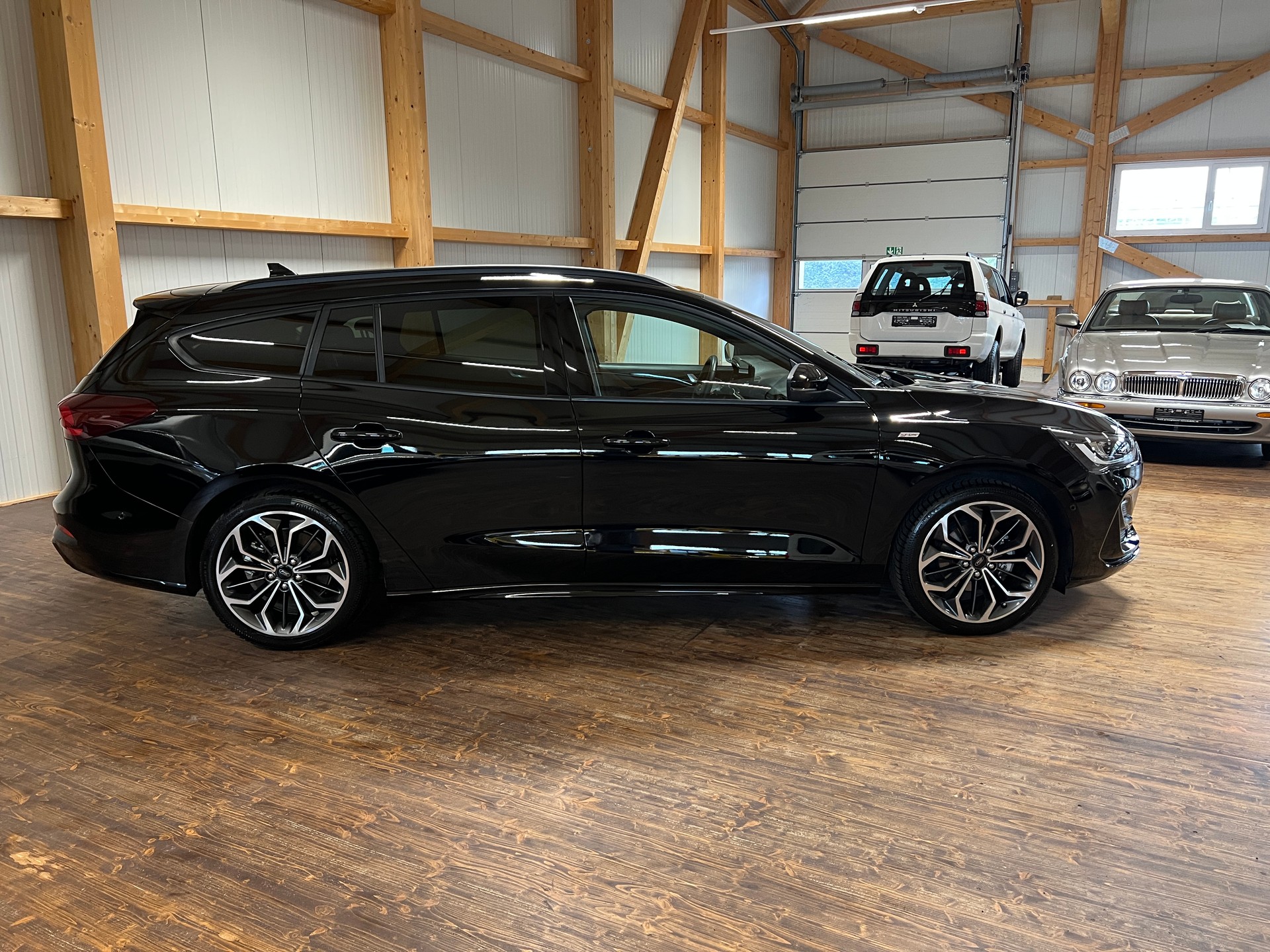 FORD Focus 1.0 MHEV ST-Line X Automat-showroom-element-3