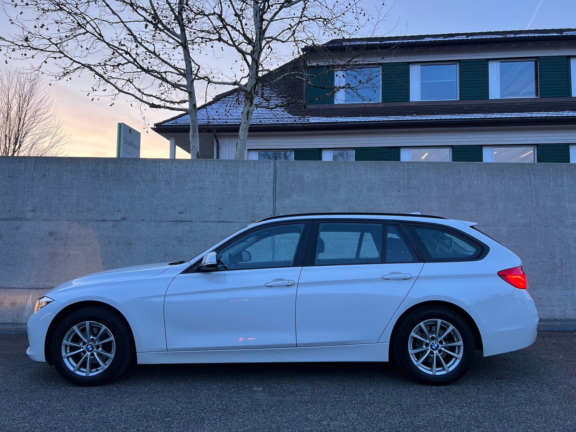 BMW 316d Touring Business Steptronic | Facelift | ab MFK | 2x Schlüssel | Automat | Navi-image-1