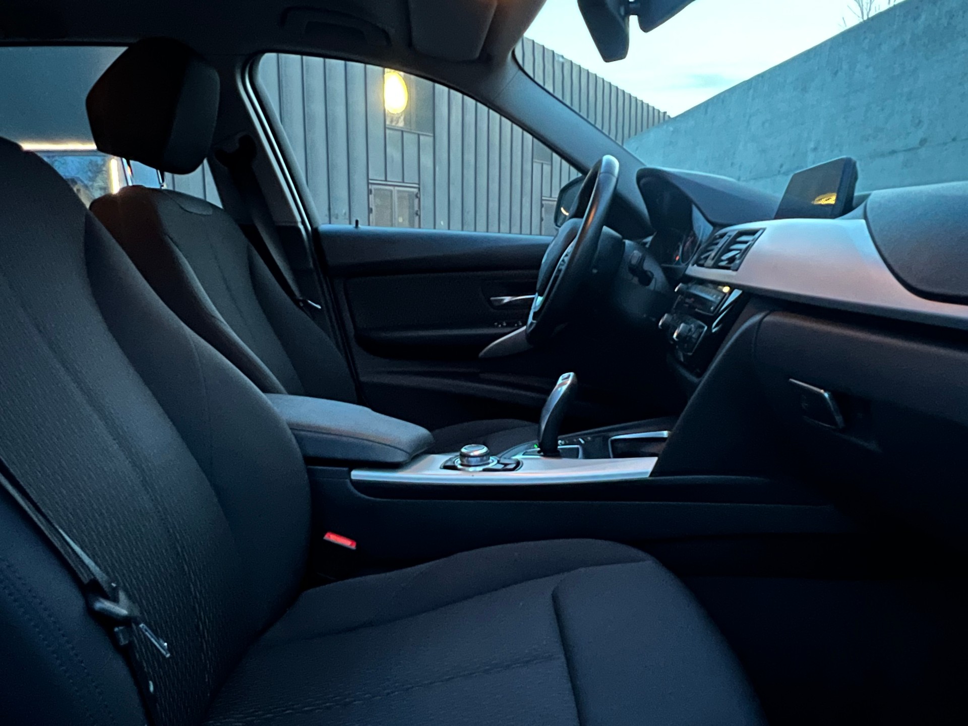 BMW 316d Touring Business Steptronic | Facelift | ab MFK | 2x Schlüssel | Automat | Navi-image-10