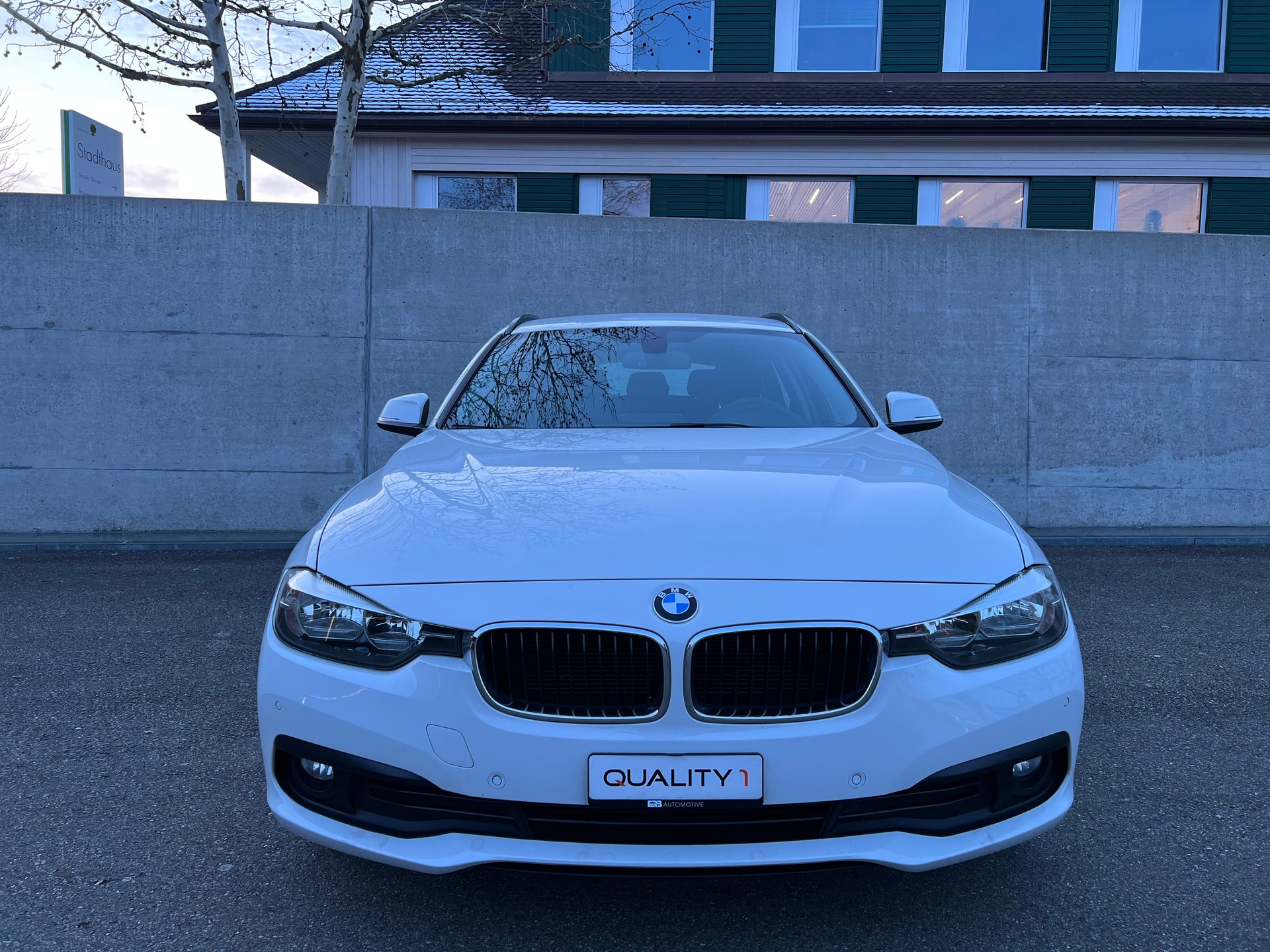 BMW 316d Touring Business Steptronic | Facelift | ab MFK | 2x Schlüssel | Automat | Navi-image-2