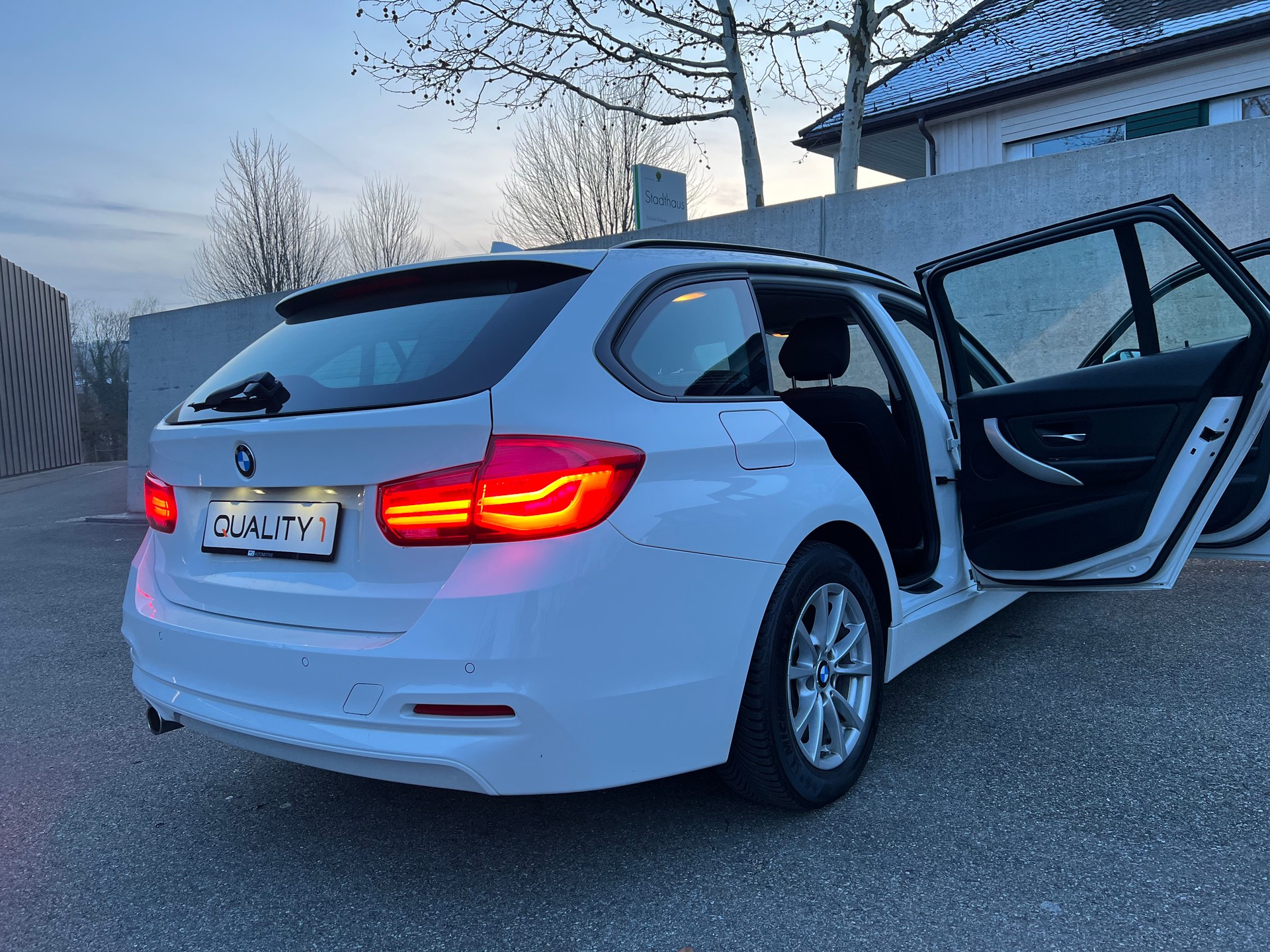 BMW 316d Touring Business Steptronic | Facelift | ab MFK | 2x Schlüssel | Automat | Navi-image-13